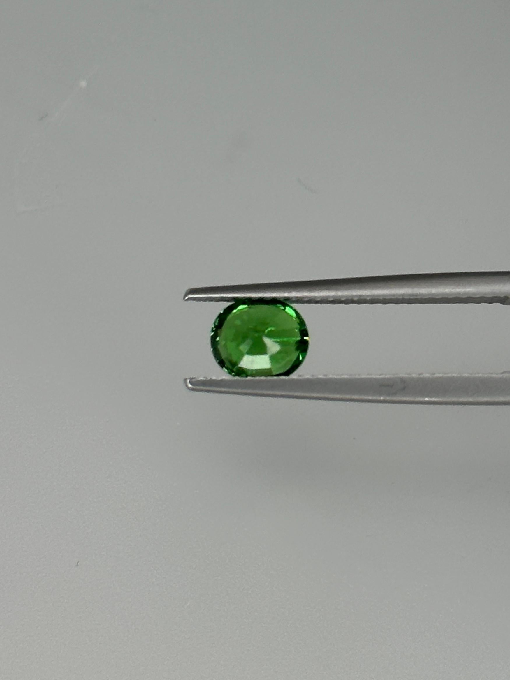 1,12 Karat lebendiger grüner Tsavorit 1