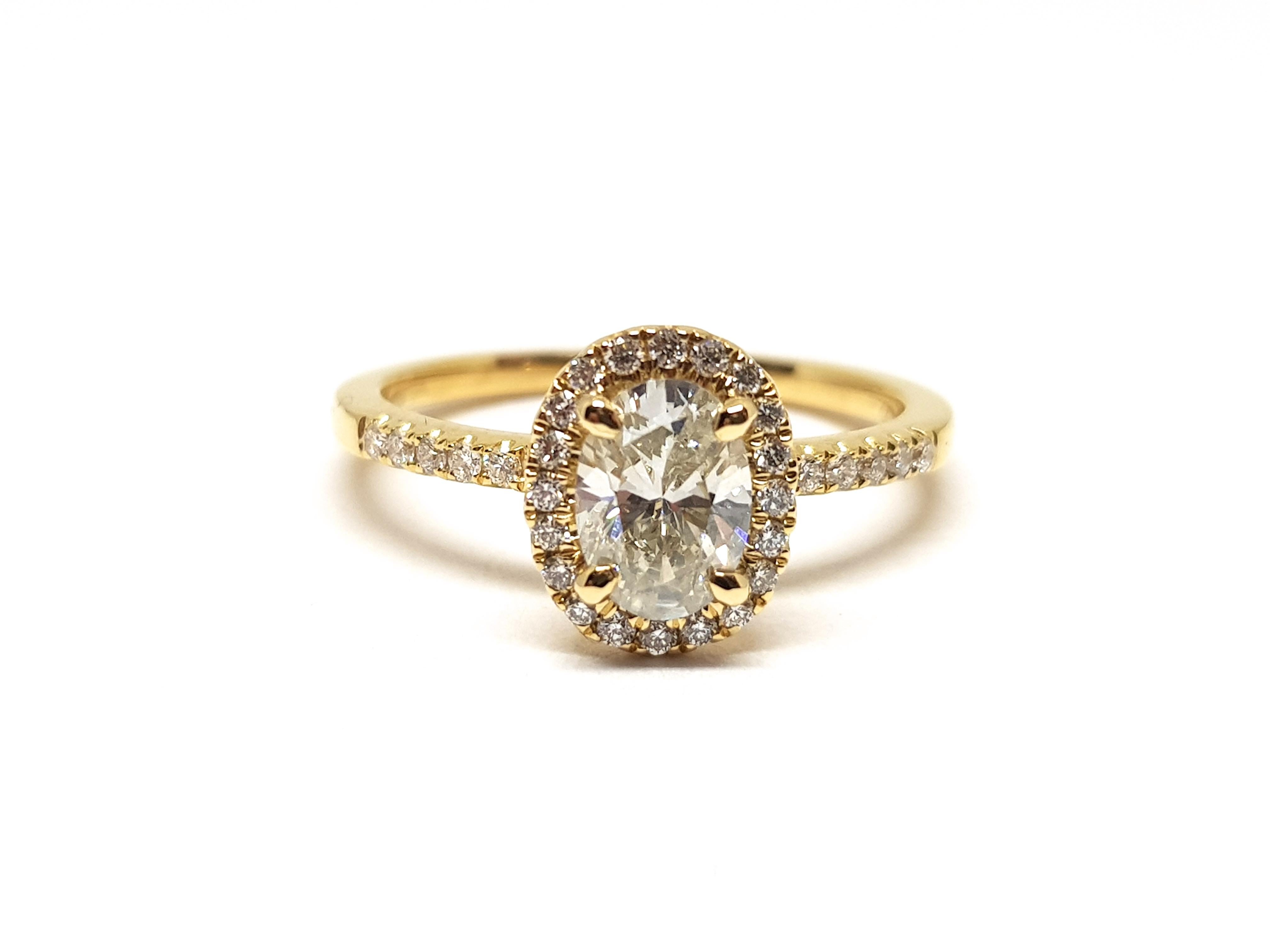 Round Cut 1.12 Carat Yellow Gold White Diamond Engagement Ring