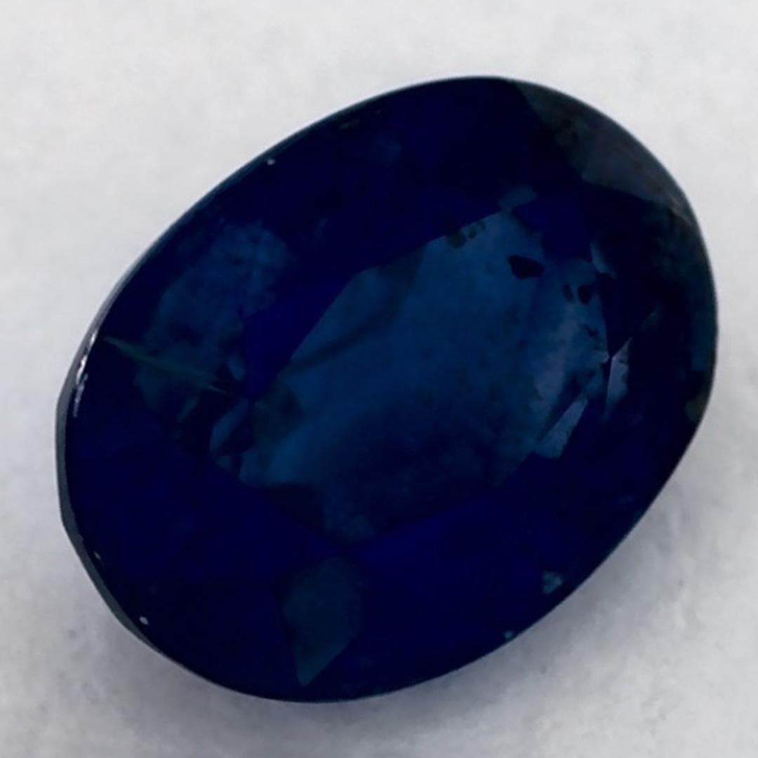Ce saphir bleu naturel offre élégance et sophistication. Avec sa riche saturation de couleurs et sa coupe précise, il constitue la pièce maîtresse parfaite pour une bague de fiançailles ou une conception de bijoux de luxe.

Ce saphir provient du Sri