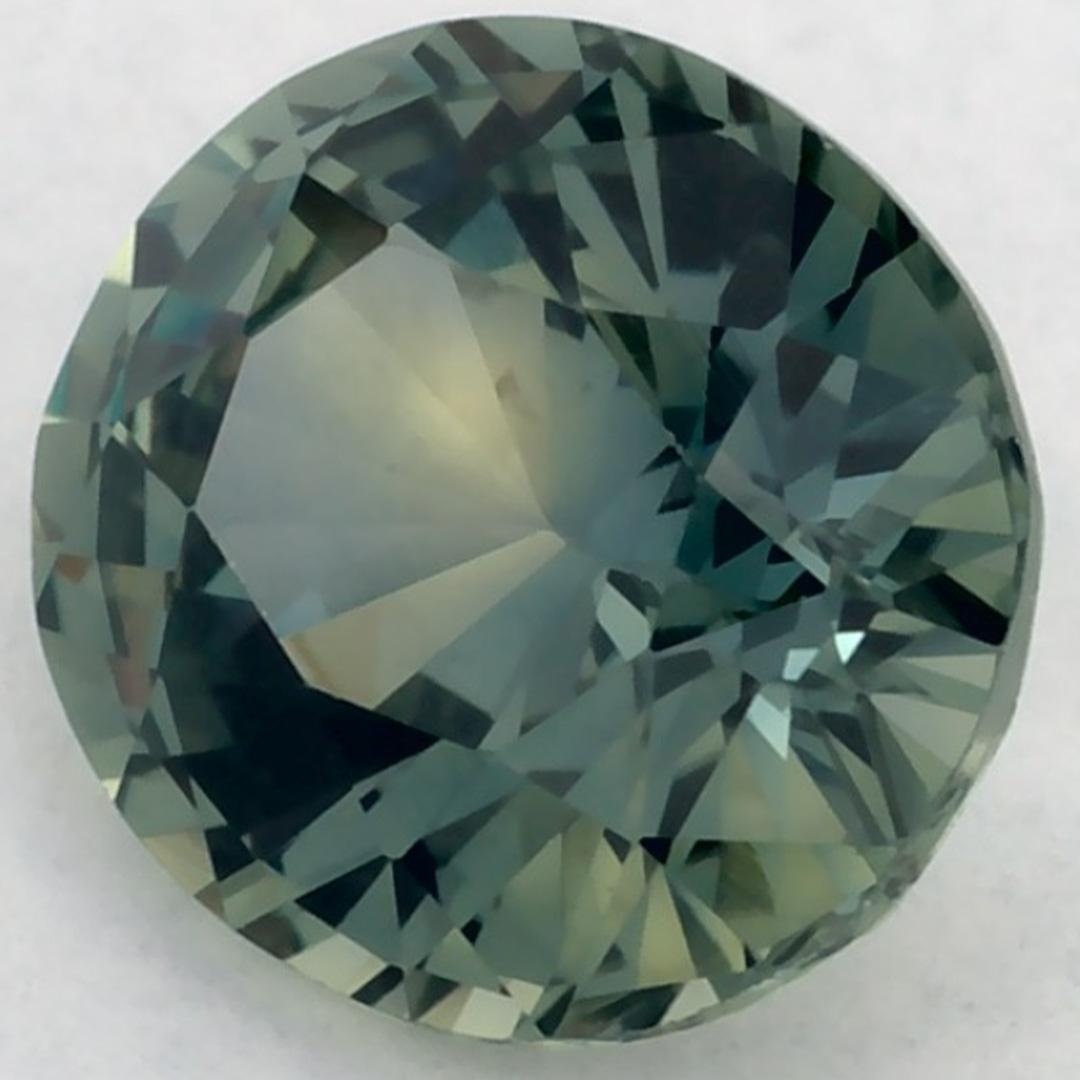 Ce saphir vert naturel offre élégance et sophistication. Avec sa riche saturation de couleurs et sa coupe précise, il constitue la pièce maîtresse parfaite pour une bague de fiançailles ou une conception de bijoux de luxe.

Ce saphir provient du Sri