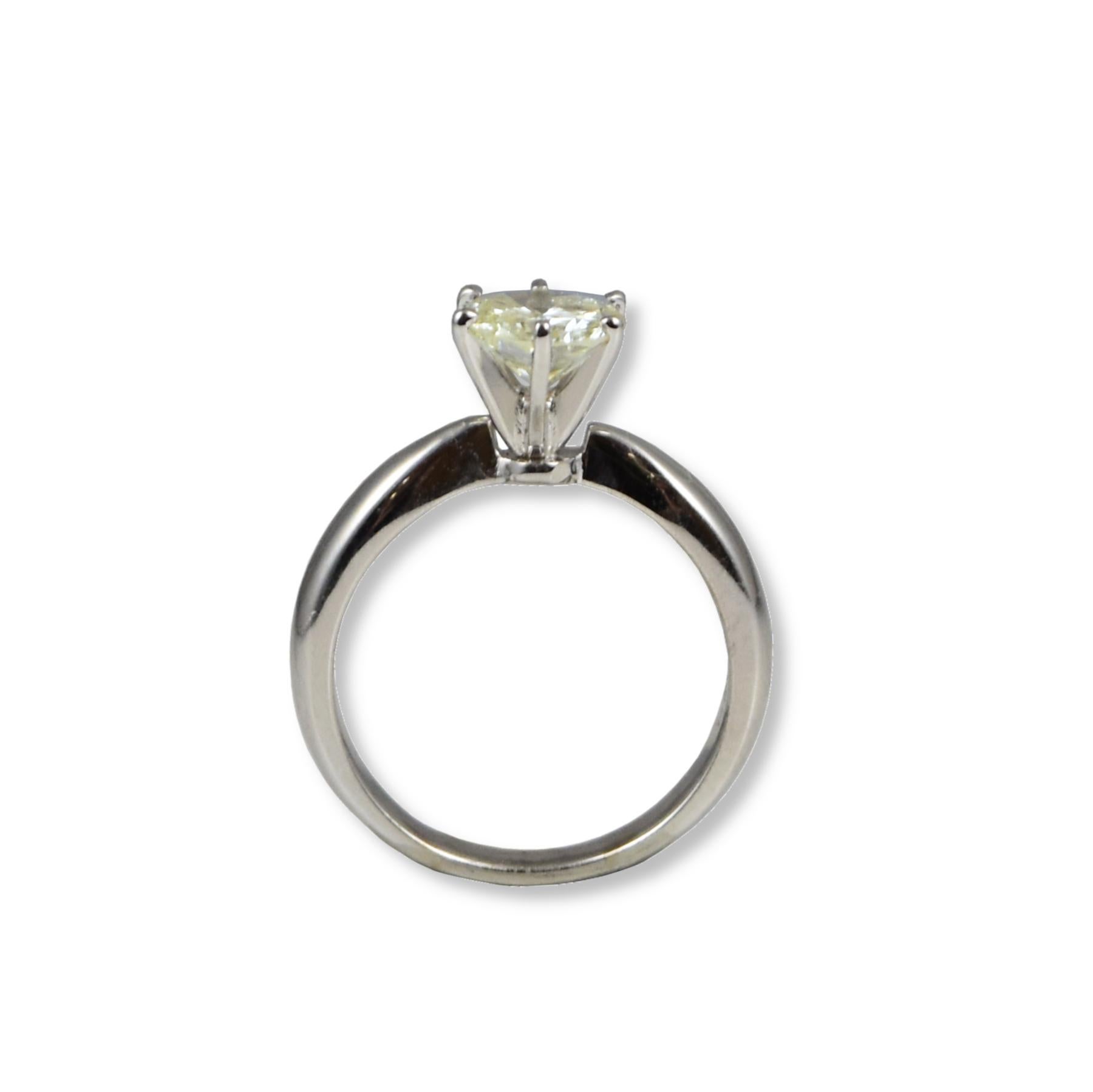 1.12 Ct Round Brilliant Cut Diamond Solitaire Engagement Ring in White Gold In Good Condition In Miami, FL