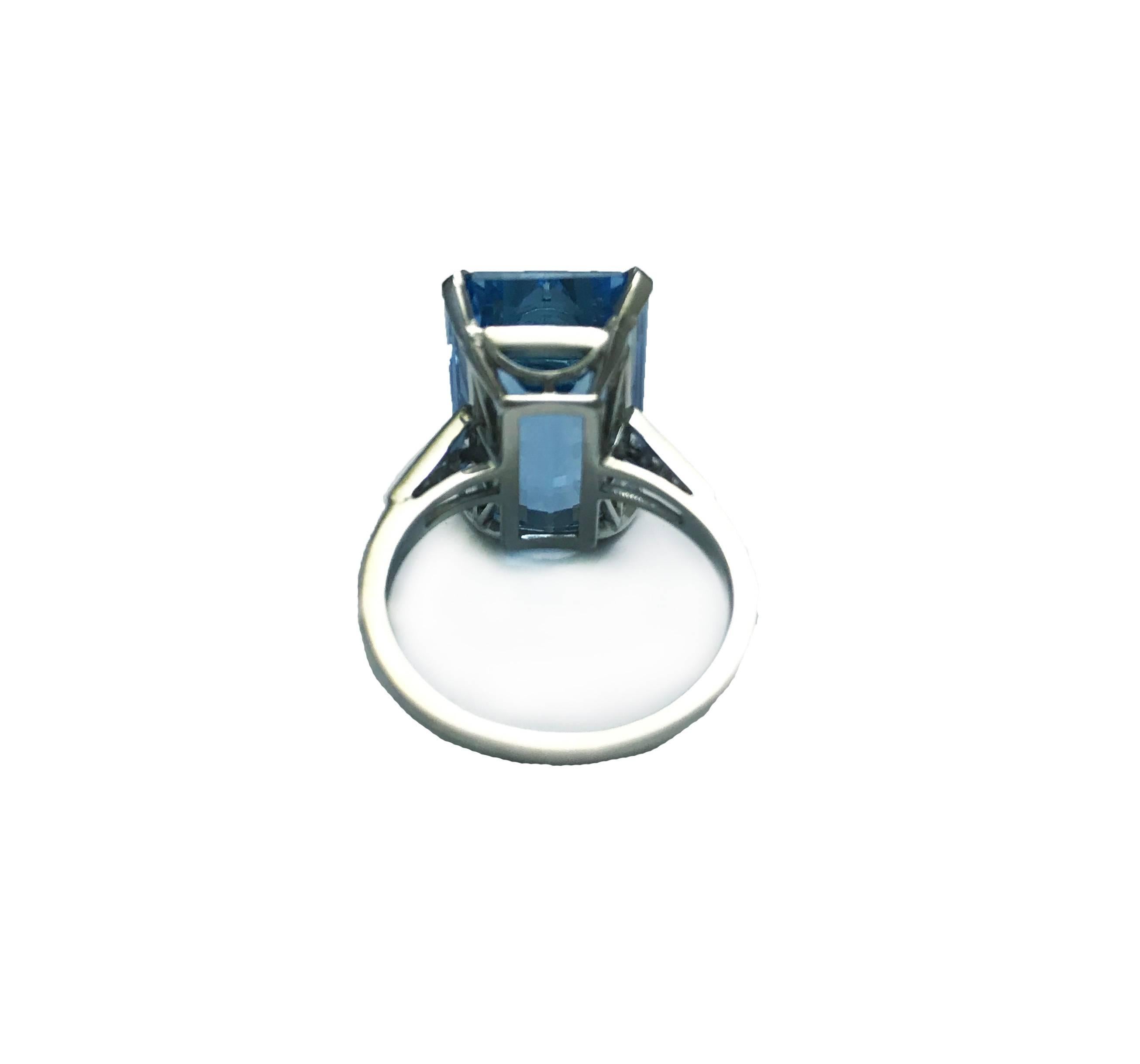 Art Deco 11.20 Carat Aquamarine and Diamond Platinum Cocktail Ring