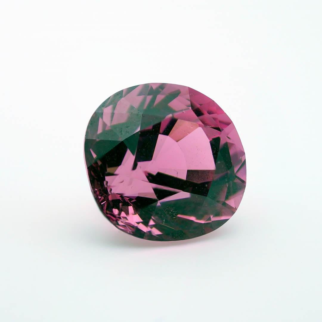 11.20 Carat Brilliant Cut Rubellite Corte brillante en venta