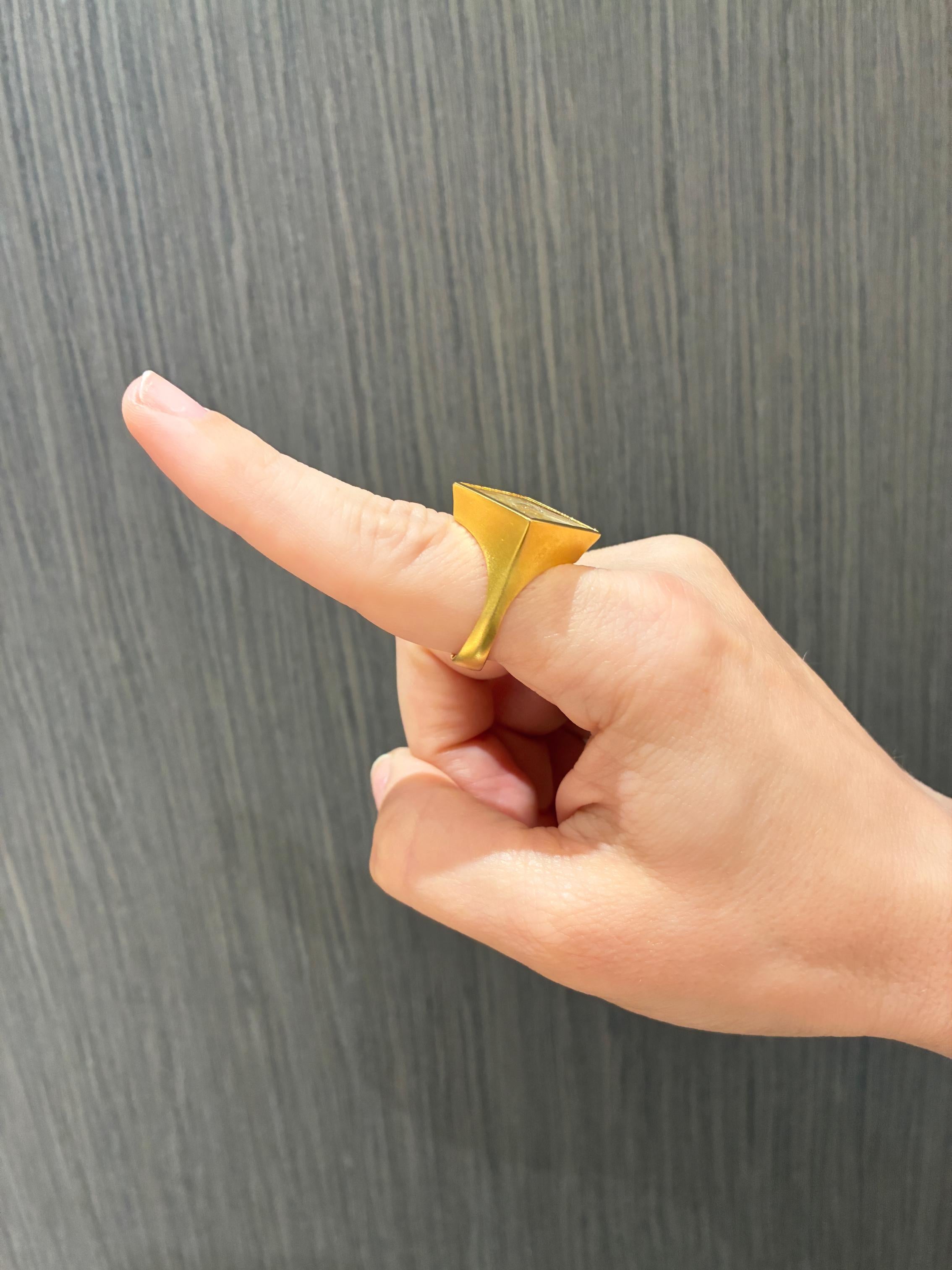 11.20 carat Golden Rutilated Quartz Satin Yellow Gold Ring, Atelier Munsteiner In New Condition For Sale In Dallas, TX