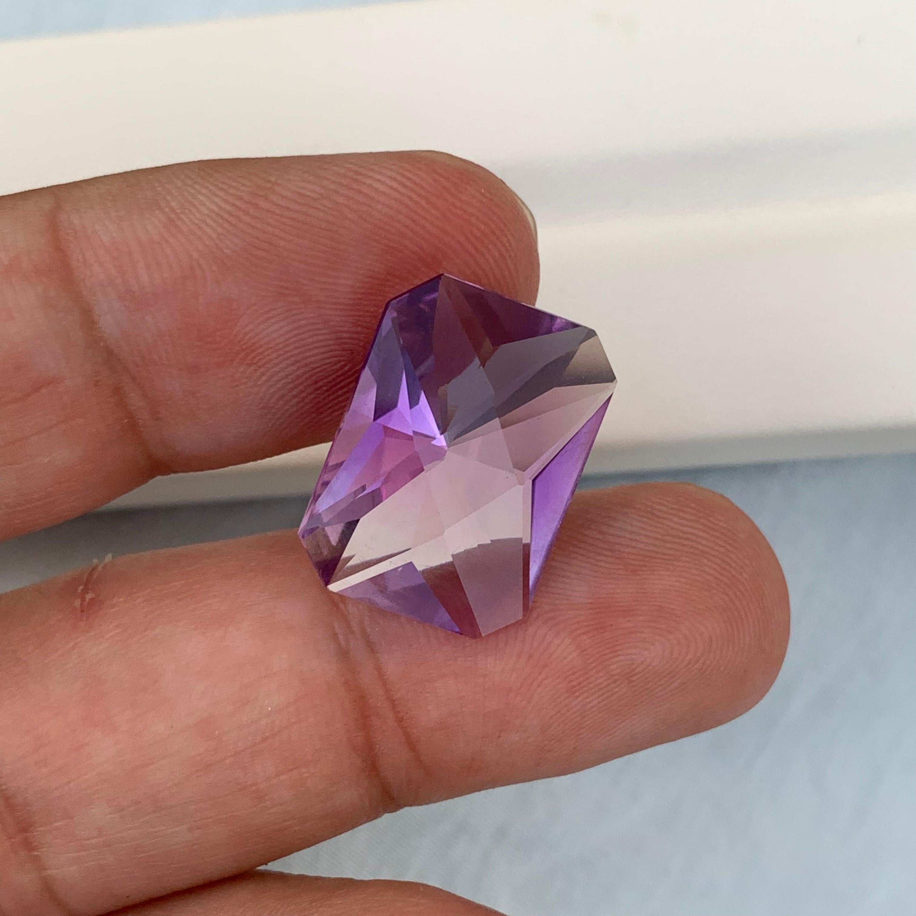 11.20 Carat Natural Loose Amethyst Gemstone For Jewellery Making In New Condition For Sale In Peshawar, PK