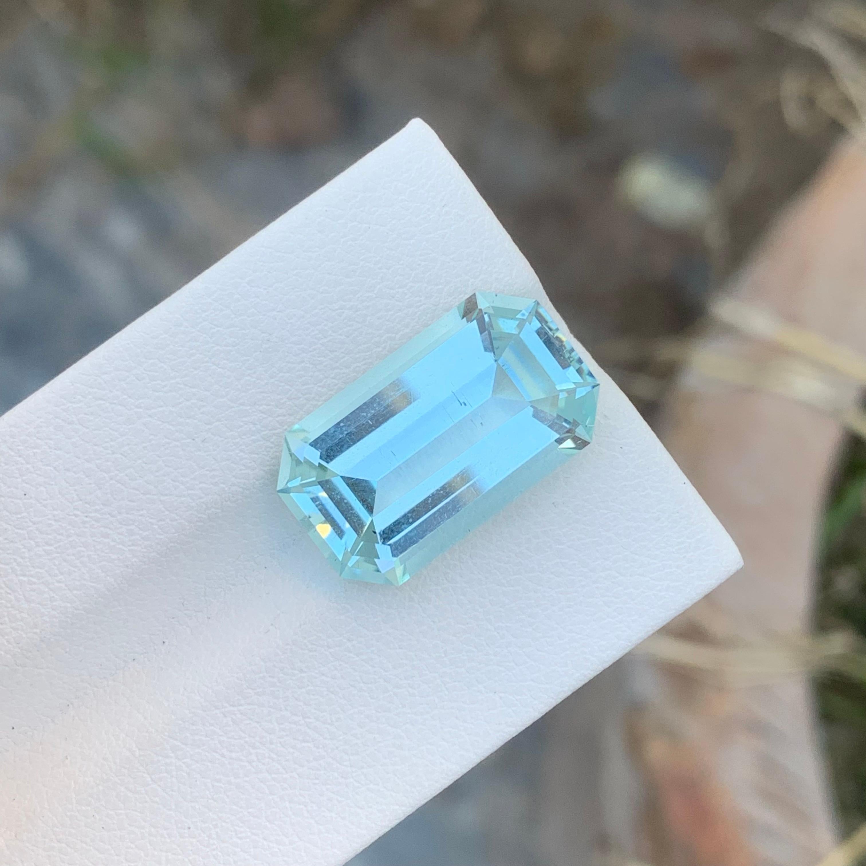 11.20 Carat Natural Loose Aquamarine Emerald Shape Gem For Necklace  For Sale 4