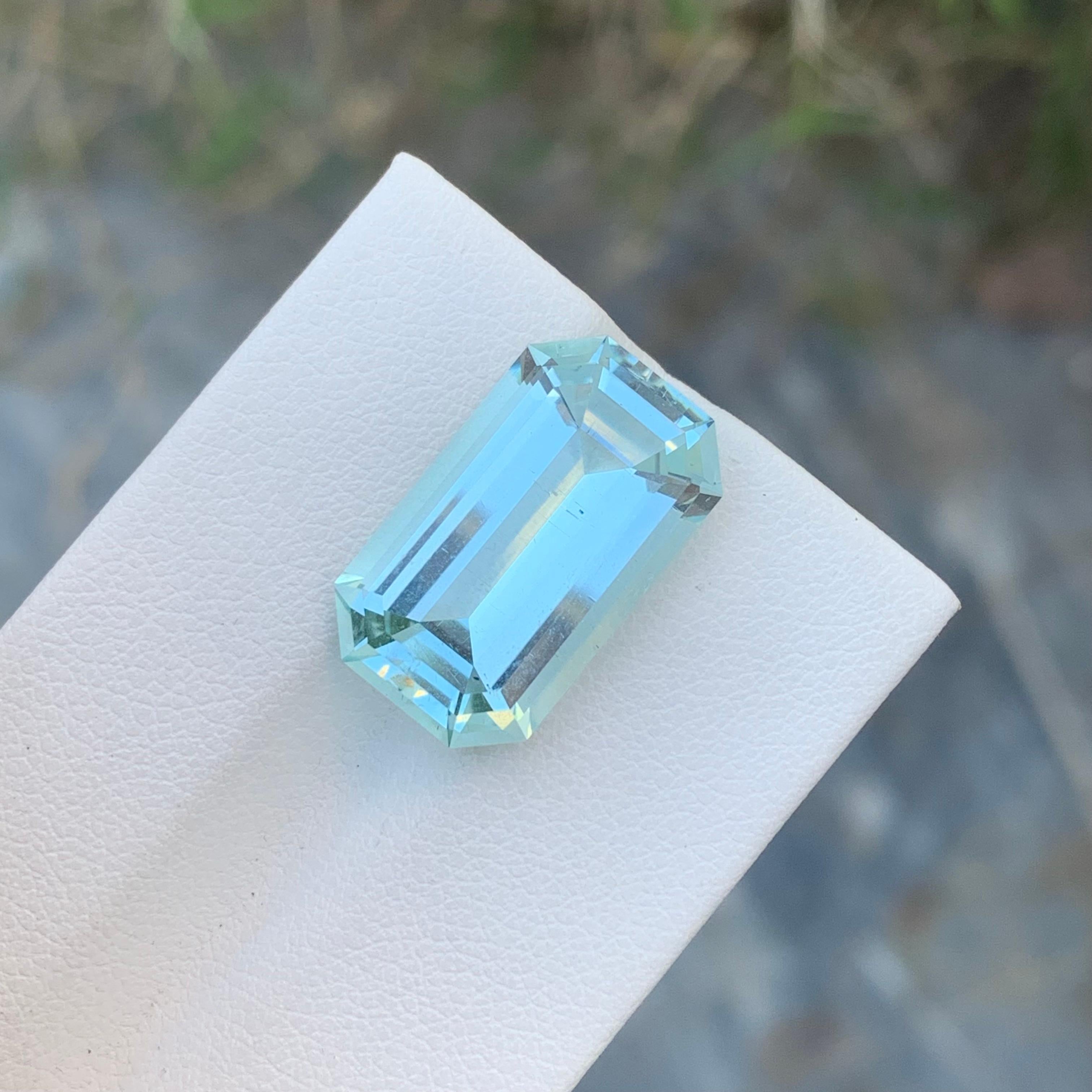 11.20 Carat Natural Loose Aquamarine Emerald Shape Gem For Necklace  For Sale 1