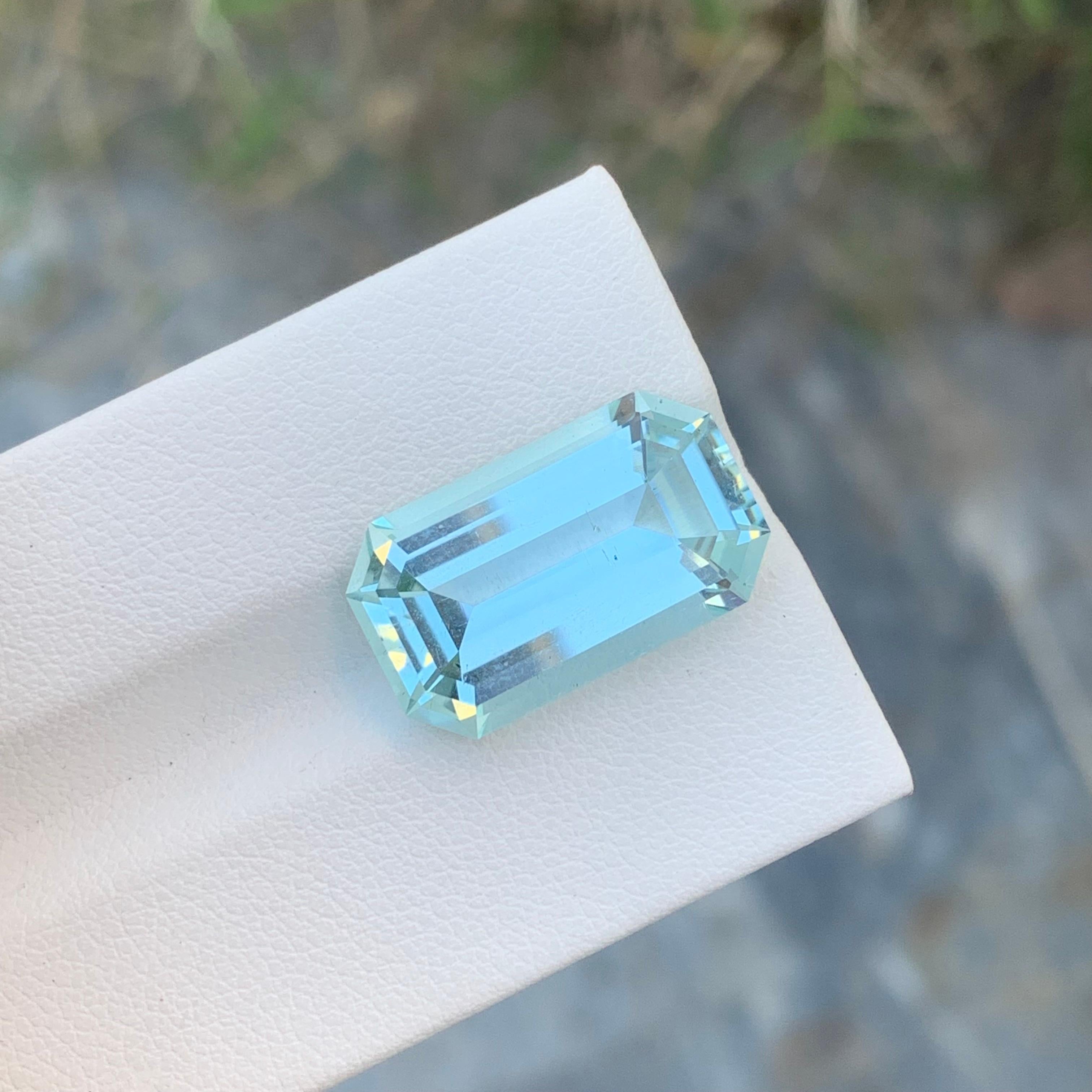 11.20 Carat Natural Loose Aquamarine Emerald Shape Gem For Necklace For Sale 2