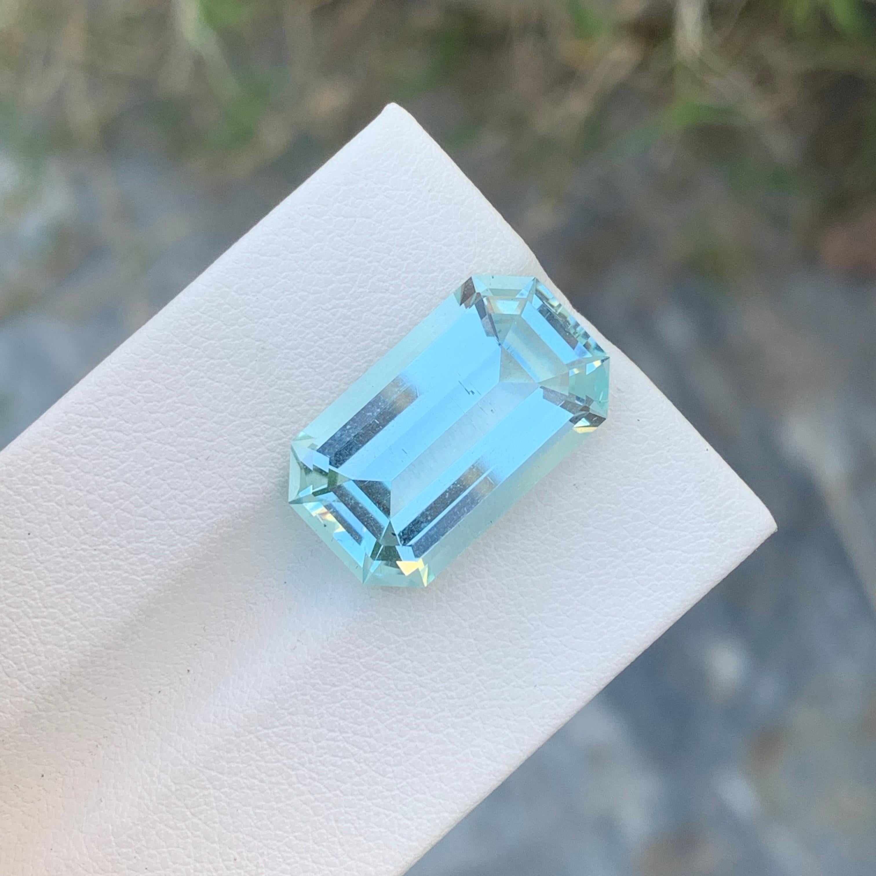 11.20 Carat Natural Loose Aquamarine Emerald Shape Gem For Necklace For Sale 3
