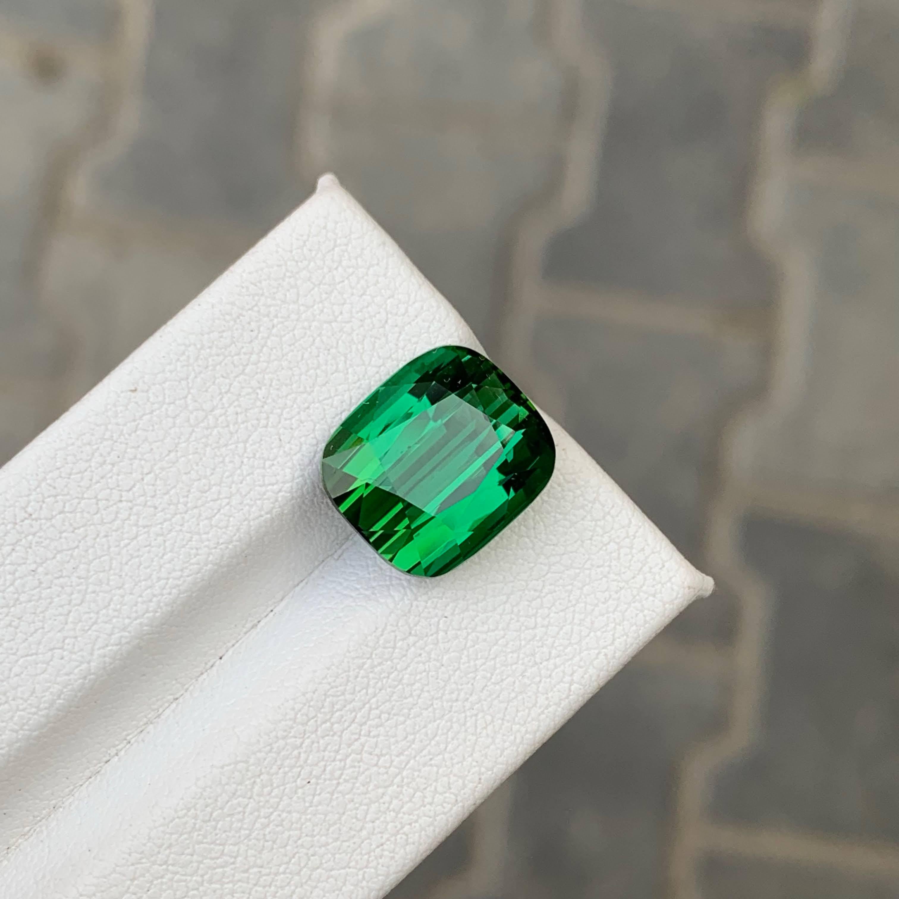 Taglio cuscino 11.20 carati di tormalina verde naturale sciolta, taglio a cuscino, pietra preziosa afgana in vendita