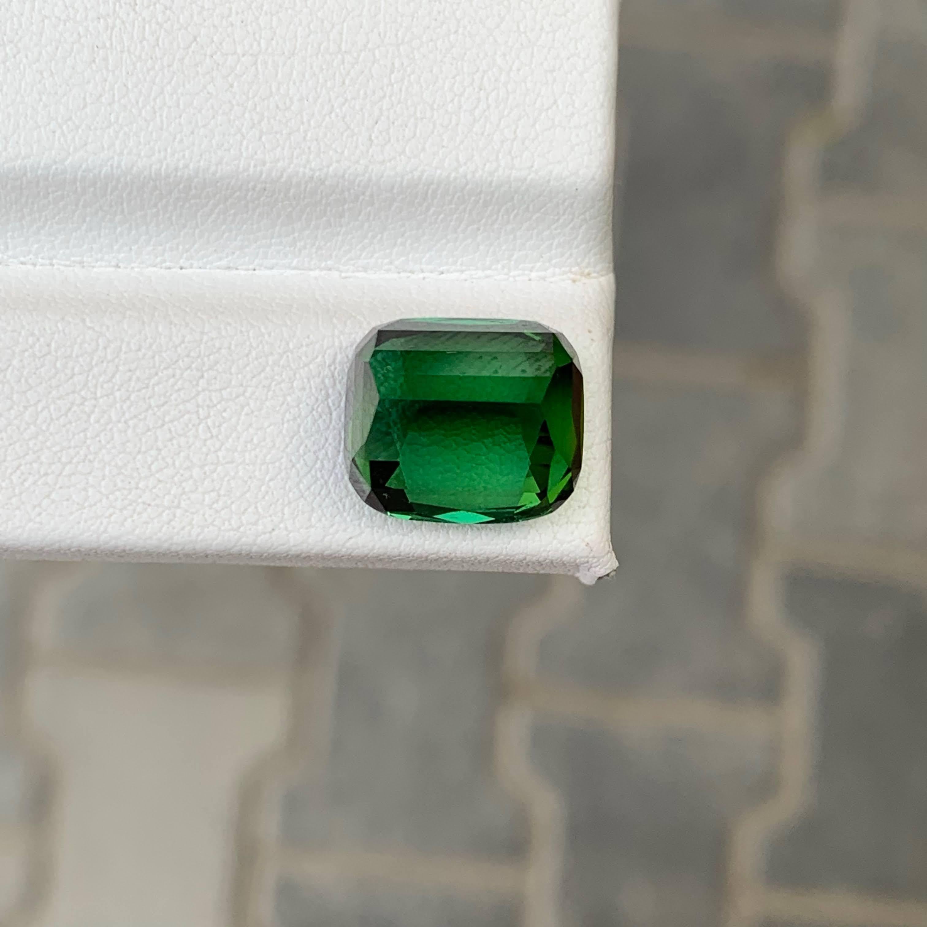 11.20 carati di tormalina verde naturale sciolta, taglio a cuscino, pietra preziosa afgana in vendita 2