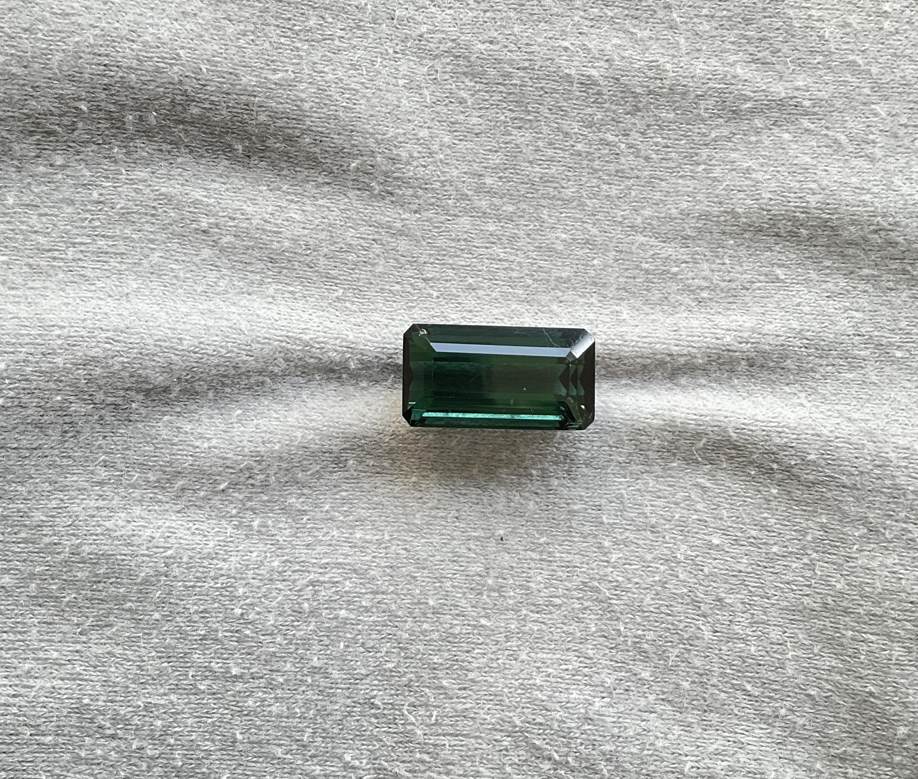 Women's or Men's 11.20 Carats Green Tourmaline Octagon Faceted Top Quality Cut stone Natural Gem For Sale