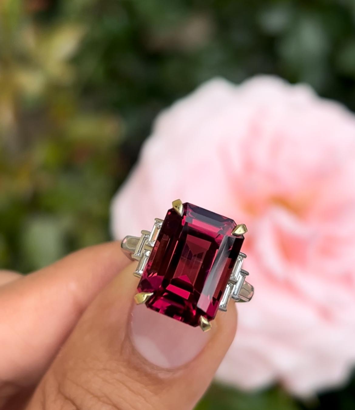 Modern 11.20ct Tourmaline ring in 18K white with rose gold. GIA certified. For Sale