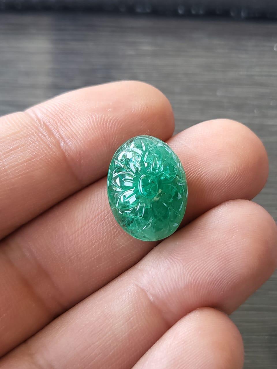 11.21 Carat Exclusive Natural Emerald Carving Oval Cut Loose Gemstone In New Condition For Sale In Hong Kong, HK