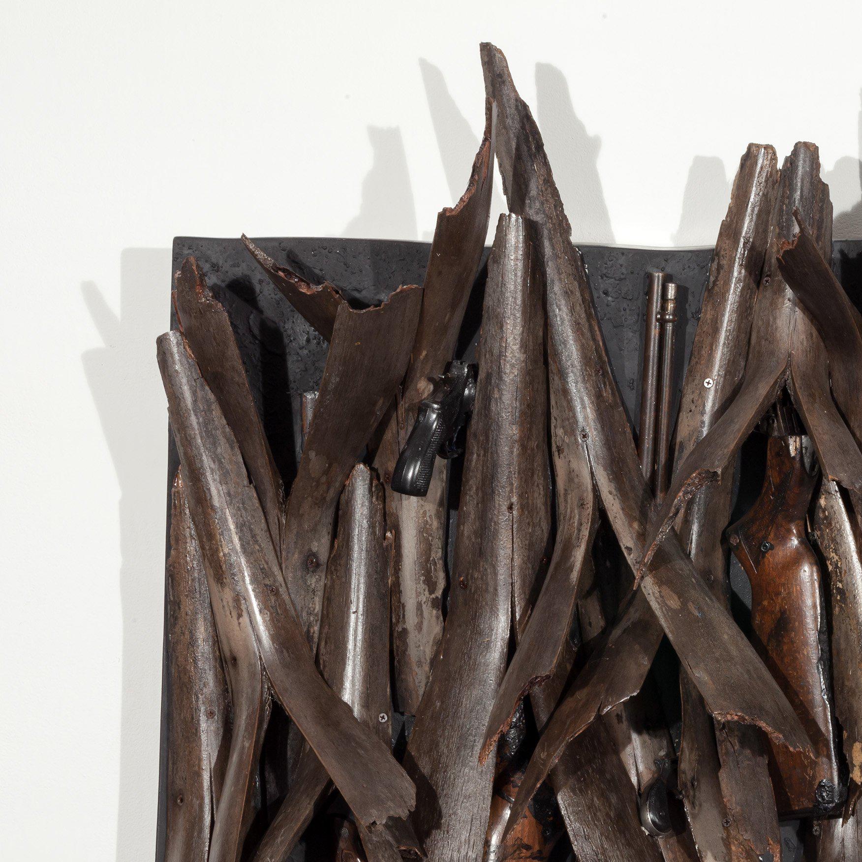 support : feuilles de palmier, pièces d'armes à feu, peinture sur panneau de bois

Ron Bechet est professeur d'art au département d'art de l'université Xavier de Louisiane.  M. Bechet avait été président du département pendant neuf ans. Il a