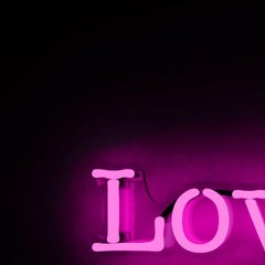 Lovely Neon Art Work, verre soufflé à la main, contemporain, 2010-