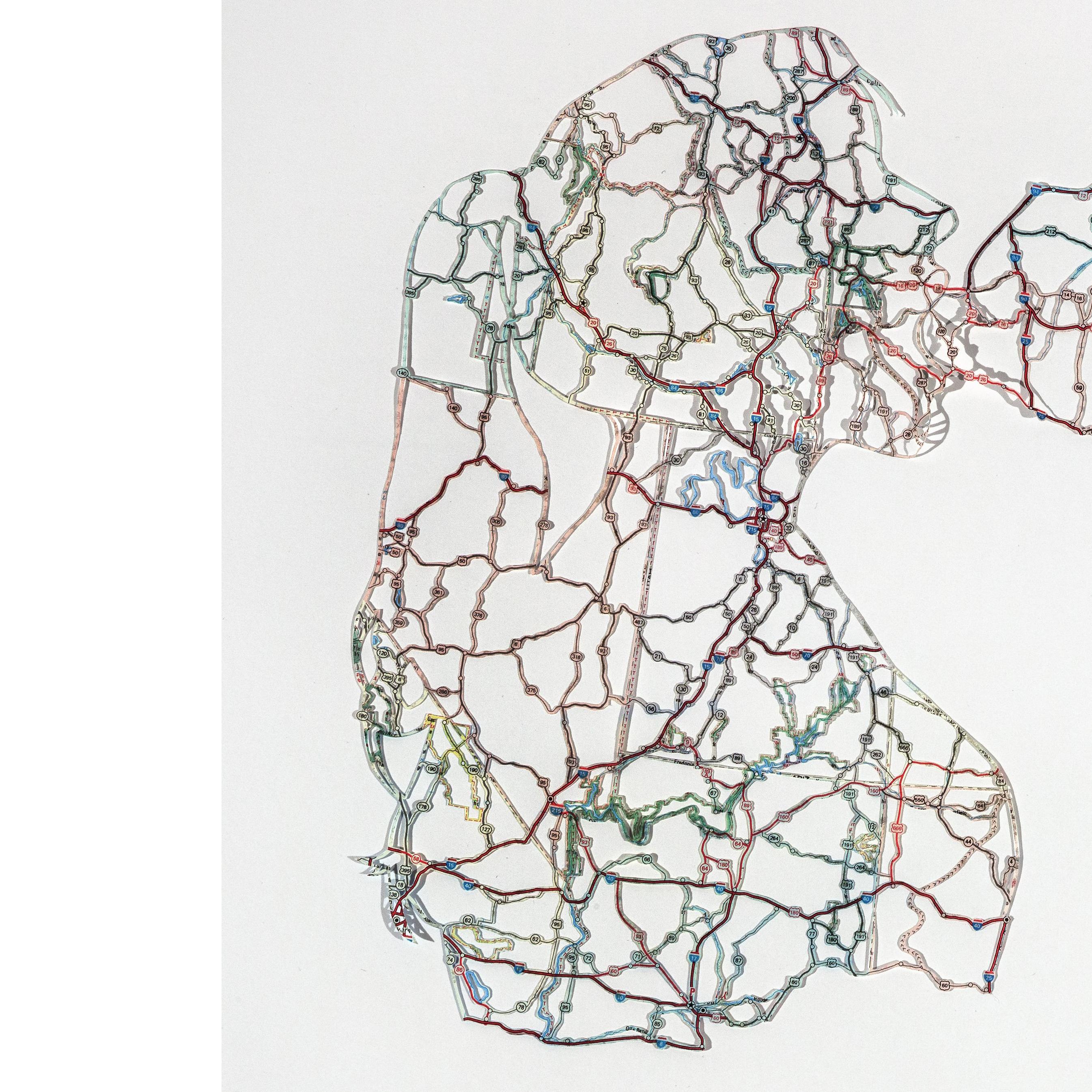 Supporto: mappa stradale tagliata a mano


L'artista dice che l'ispirazione per il suo ultimo lavoro. . .
 
Trasferirmi a Washington nel 2016 mi ha cambiato. Il disfacimento della leadership di questo paese ha suscitato una reazione forte e