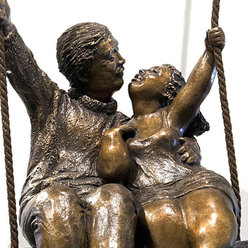 Limitierte Auflage einer Bronzeskulptur von Rose-Aimée Bélanger  LIEBENDE AUF EINER SCHAUKEL 23/24 im Angebot 1