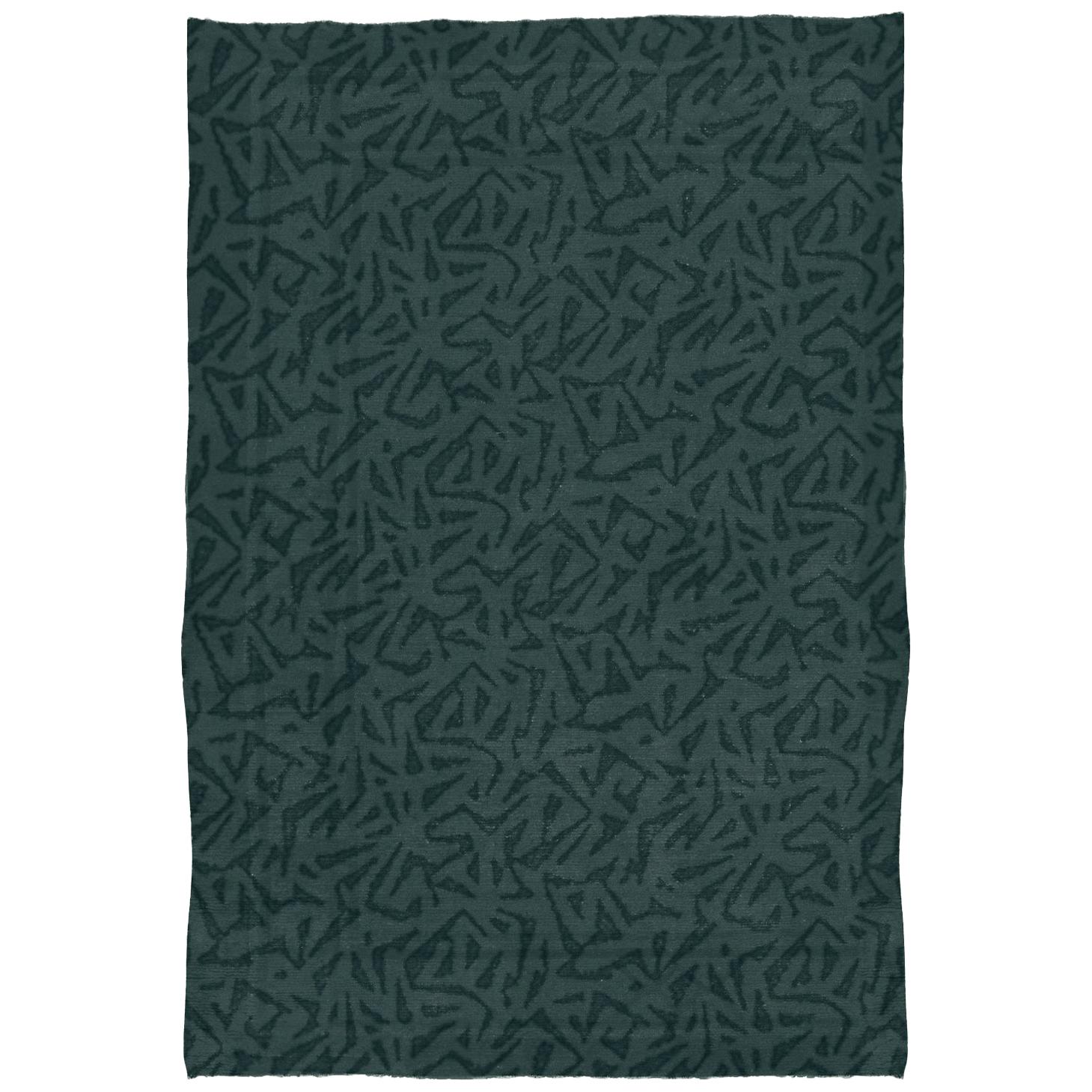 Handgeknüpfter Teppich aus gefärbter Wolle in Waldgrün von Kubeo im Angebot