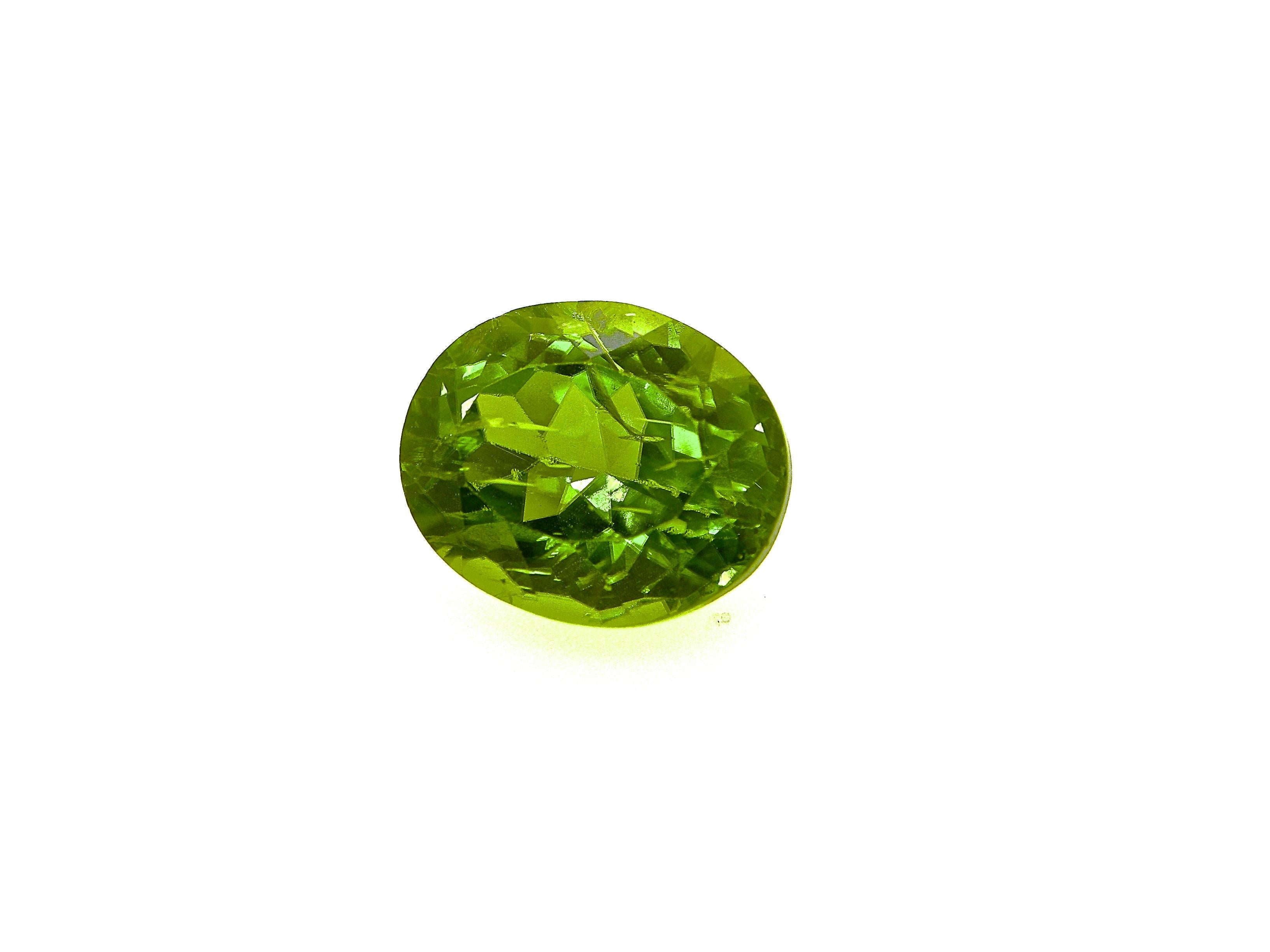11,22 Karat natürlicher unerhitzter birmanischer lebhaft grüner Peridot im Ovalschliff im Zustand „Neu“ in Hong Kong, HK