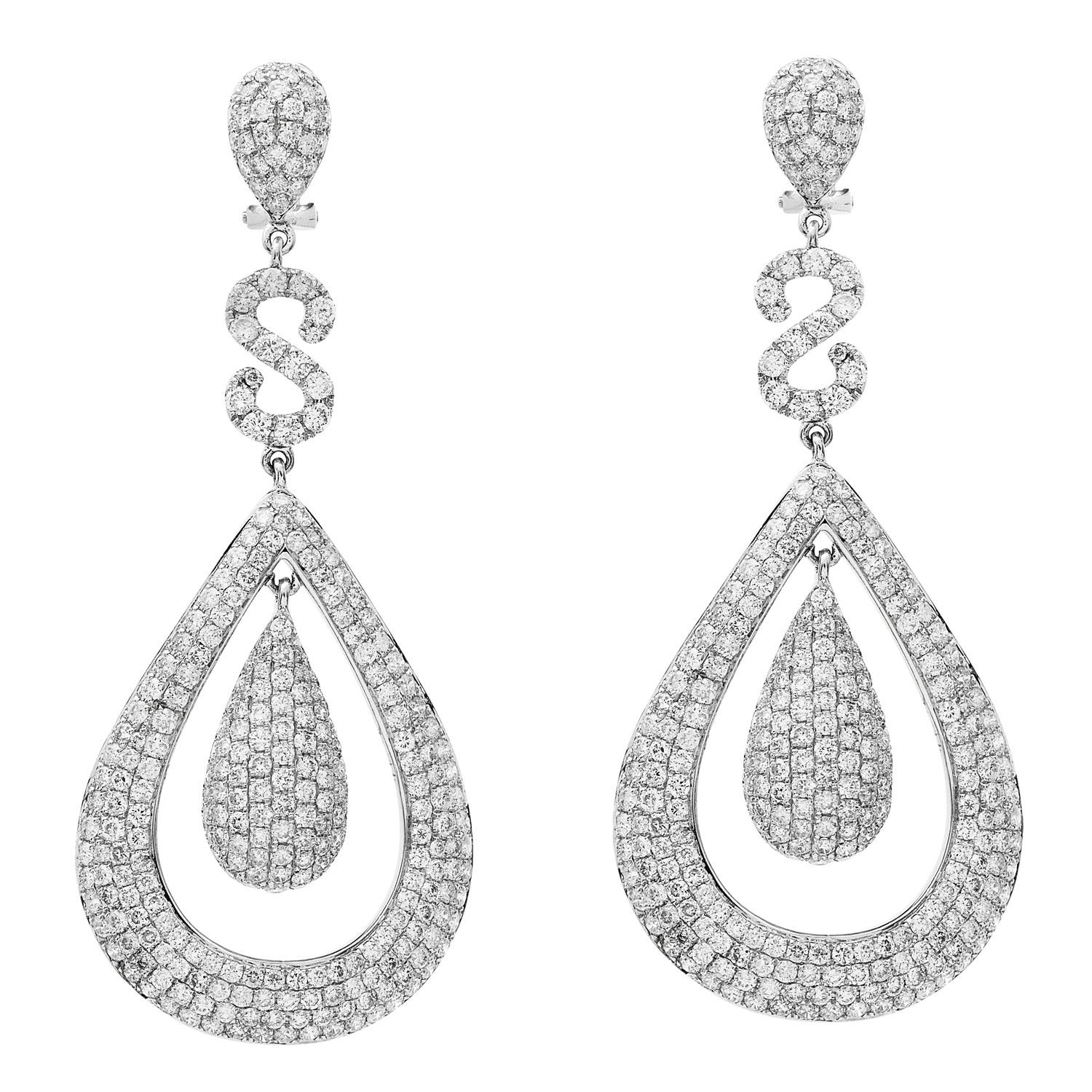 Boucles d'oreilles 11.22 carats diamant or fleuri grande goutte Excellent état - En vente à Miami, FL