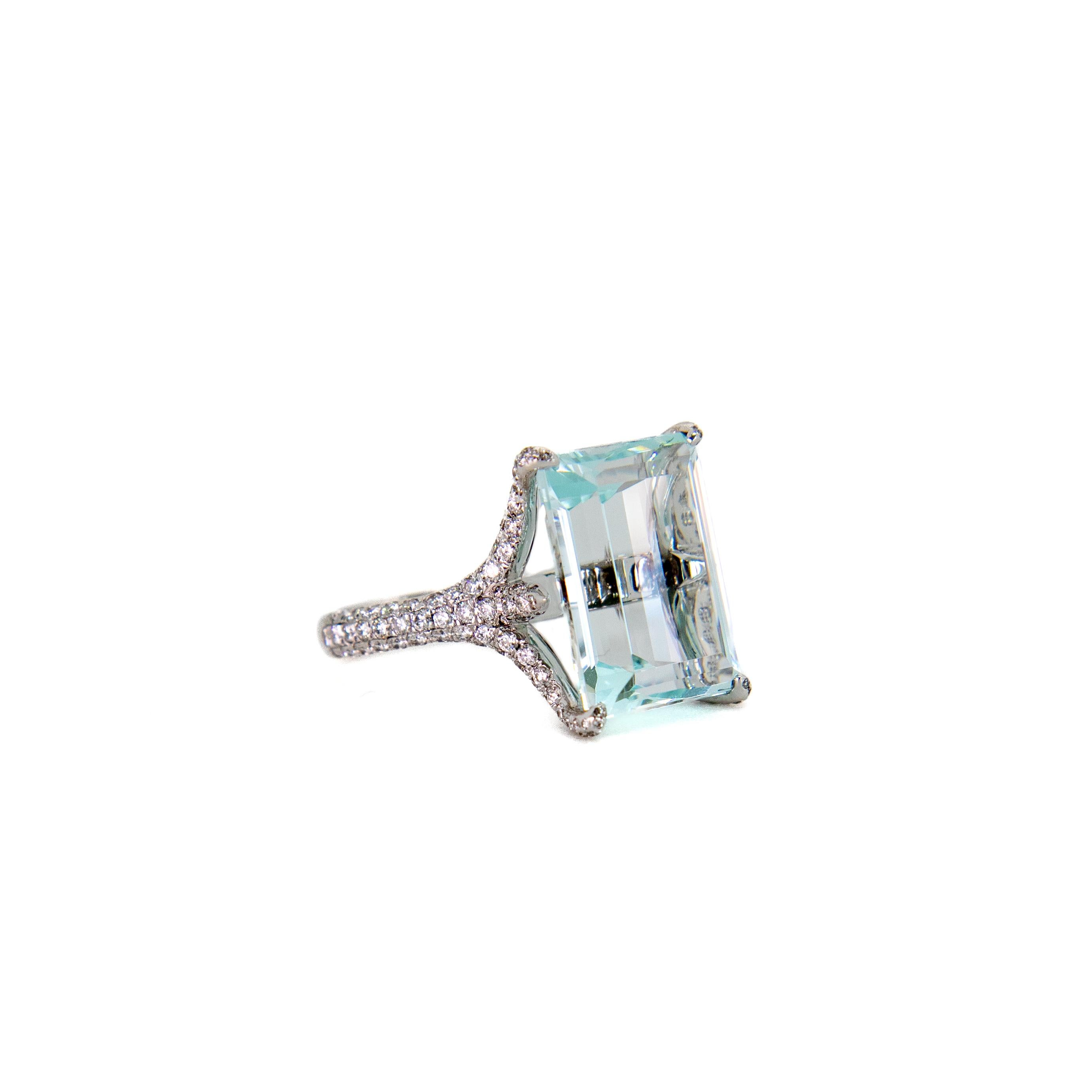 11.23 Carat Aquamarine and Diamond Micropave Claws Platinum Ring In New Condition For Sale In Sai Kung District, HK