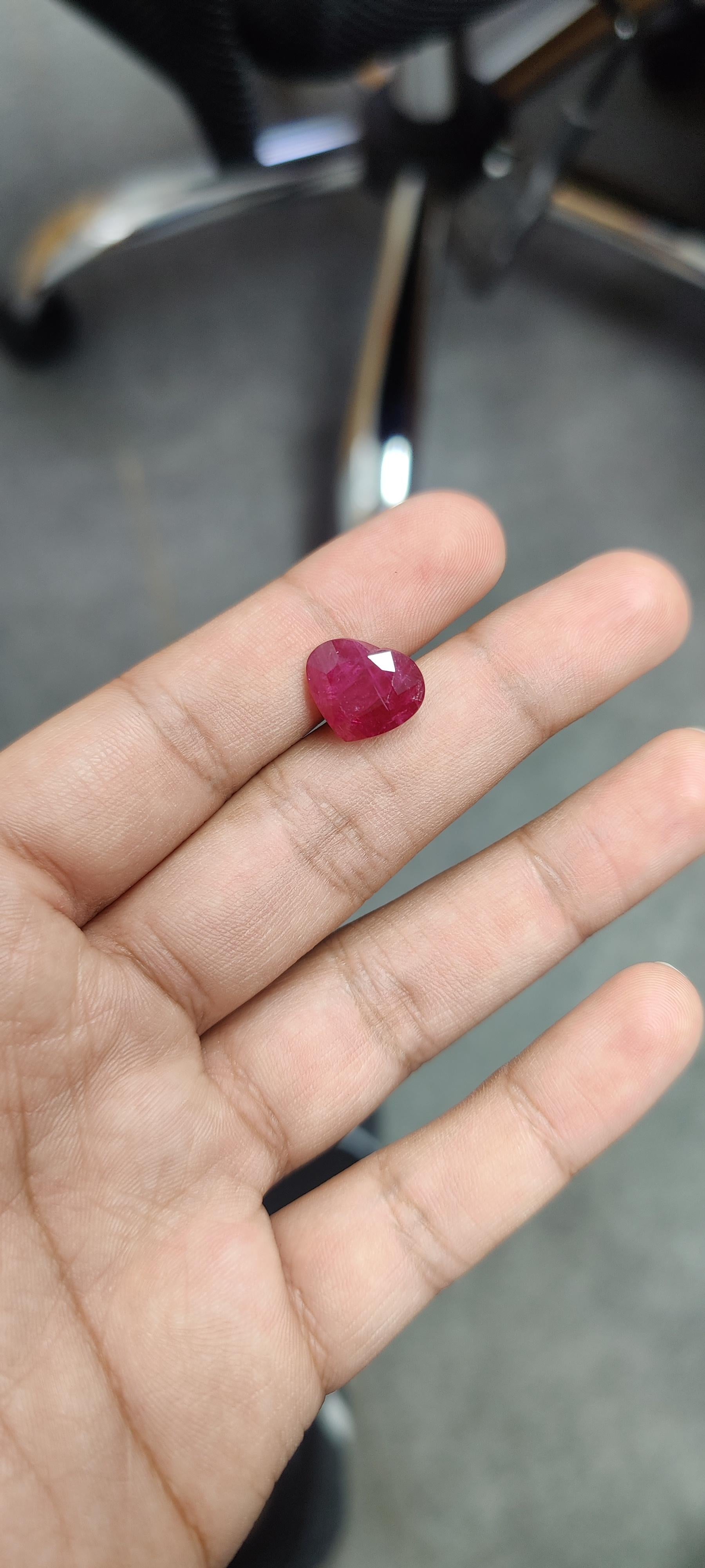 Rubino a forma di cuore da 11,24 carati (riscaldato) In condizioni Nuovo in vendita a Bangkok, TH