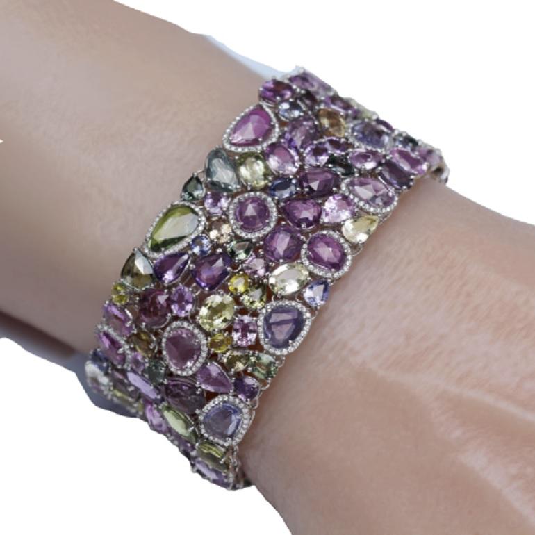 Contemporain Bracelet en or blanc 18 carats avec saphirs multicolores 112,42 carats et diamants ref329 en vente
