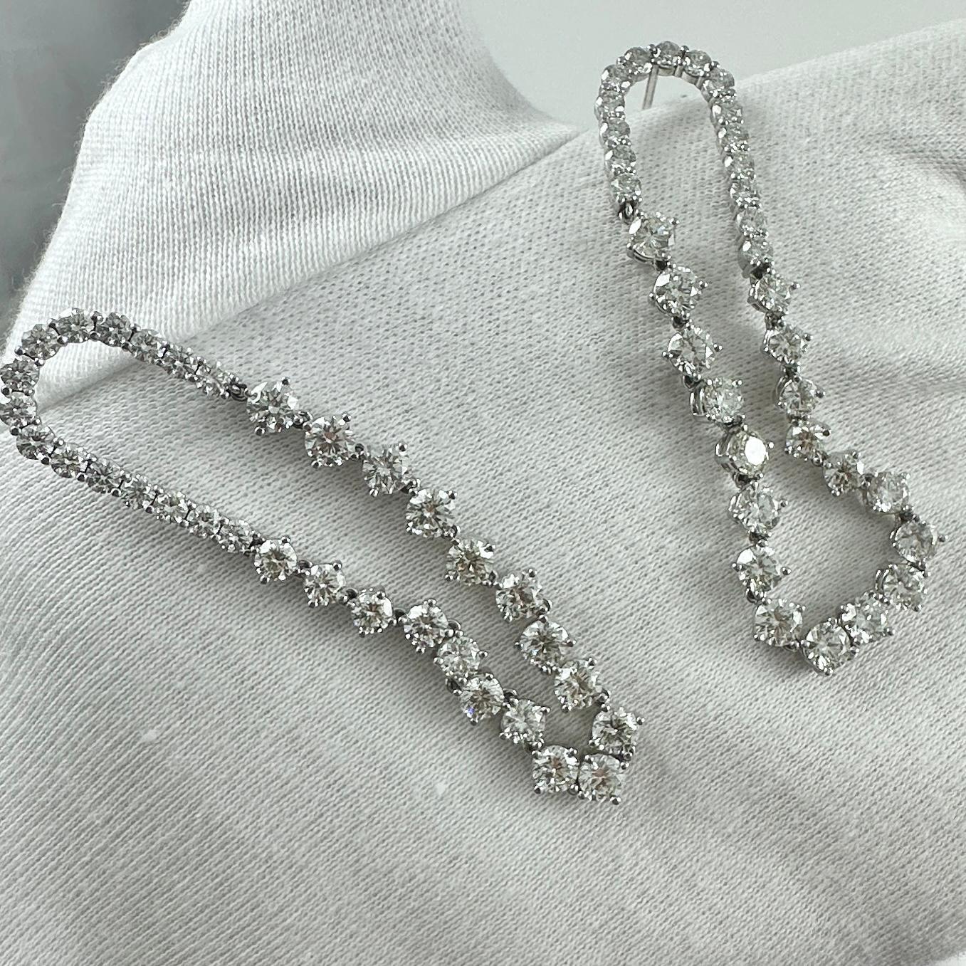 11,25 Karat Diamant-Tropfenohrringe aus 18 Karat Weißgold (Zeitgenössisch) im Angebot