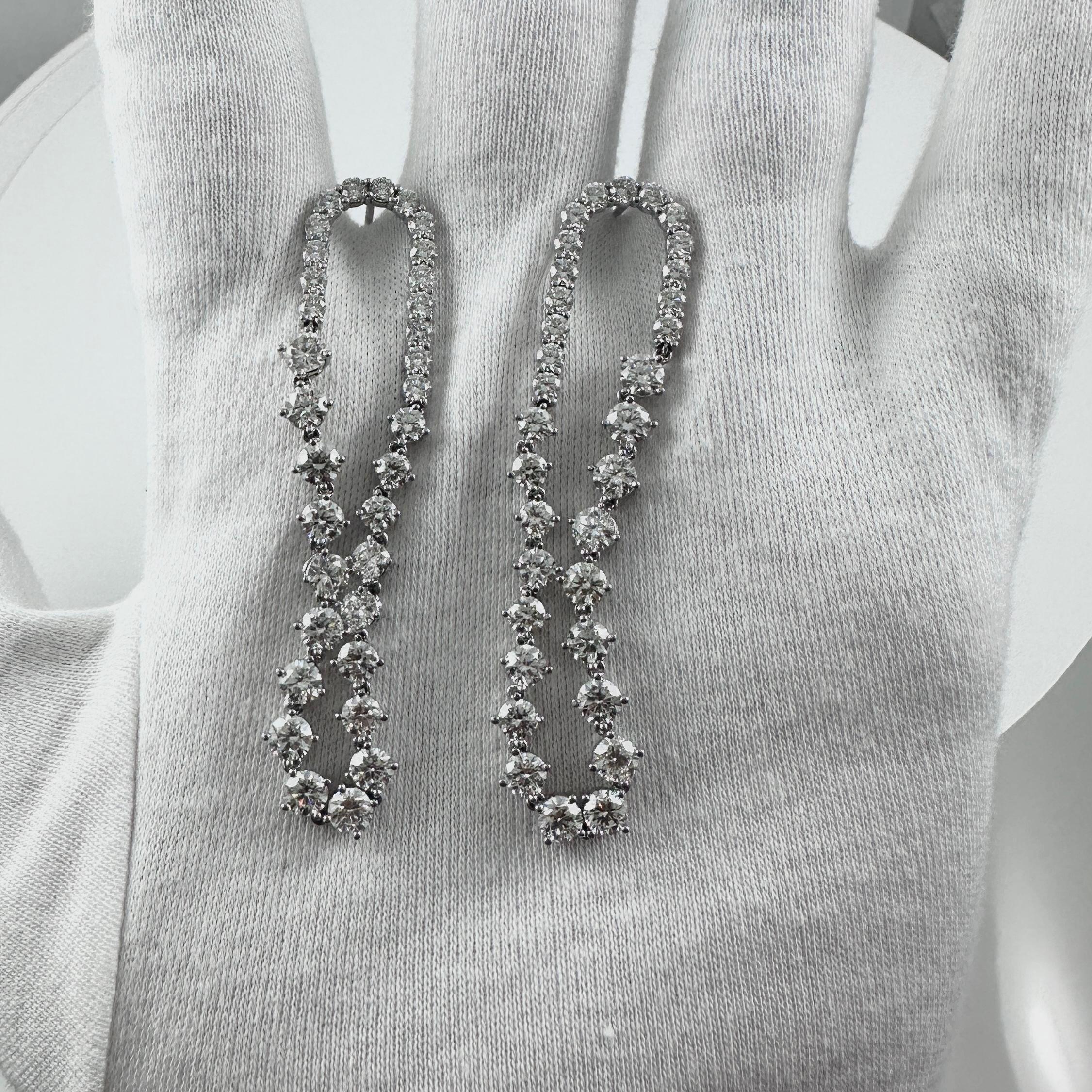 11,25 Karat Diamant-Tropfenohrringe aus 18 Karat Weißgold (Rundschliff) im Angebot