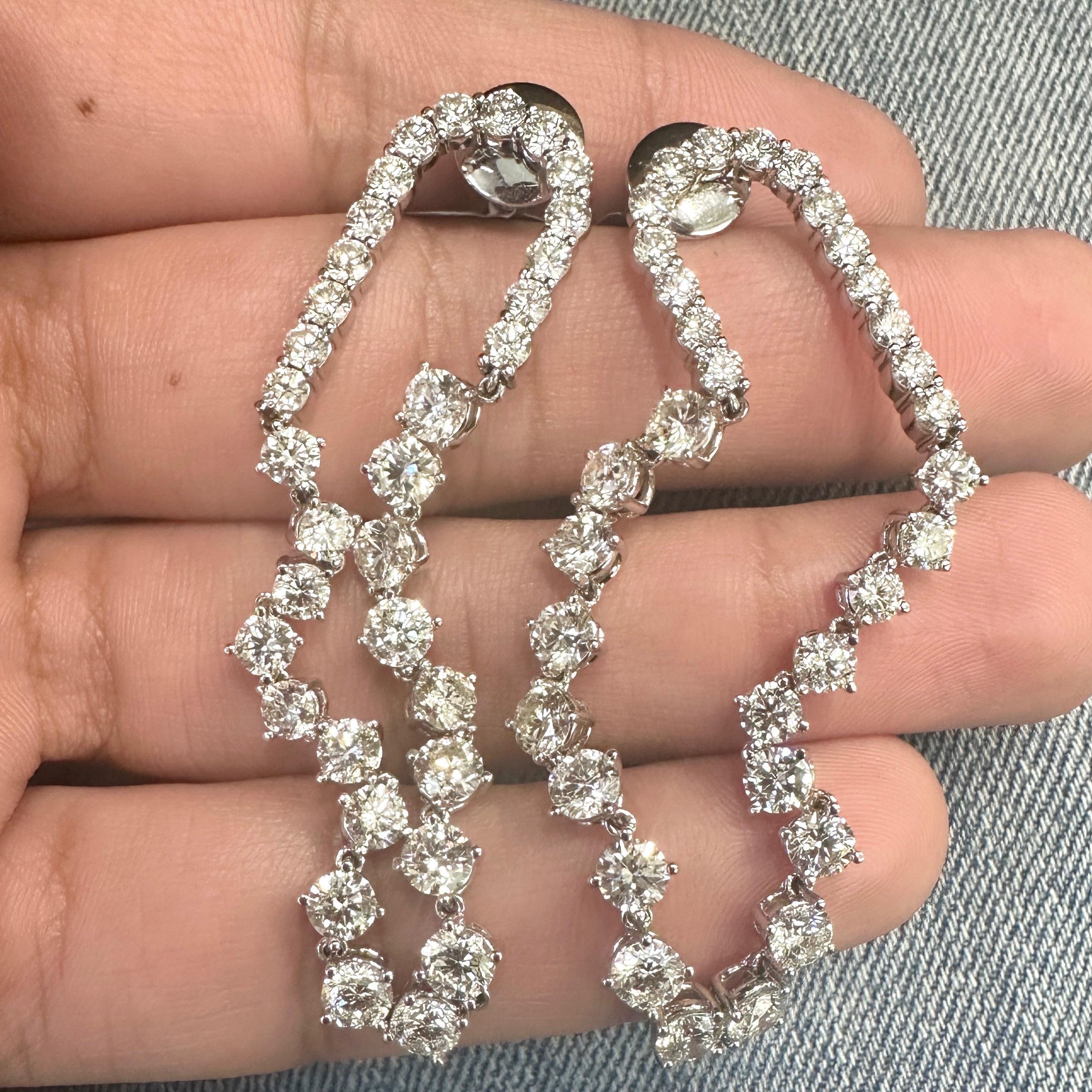 11,25 Karat Diamant-Tropfenohrringe aus 18 Karat Weißgold im Angebot 2