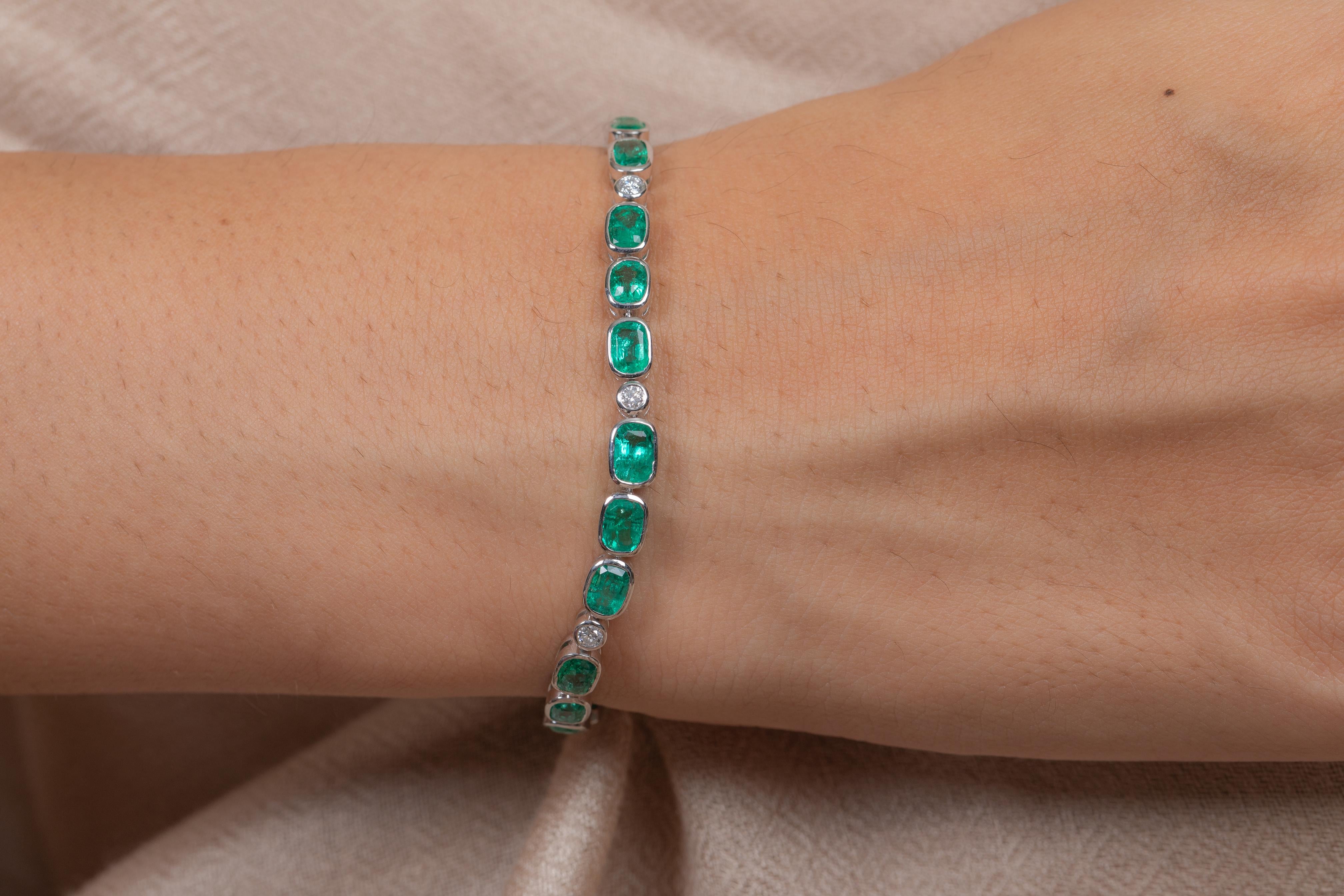 Artisan 11.25 Carat Emerald and Diamond Cushion Cut Bracelet in 18K Solid White Gold  For Sale