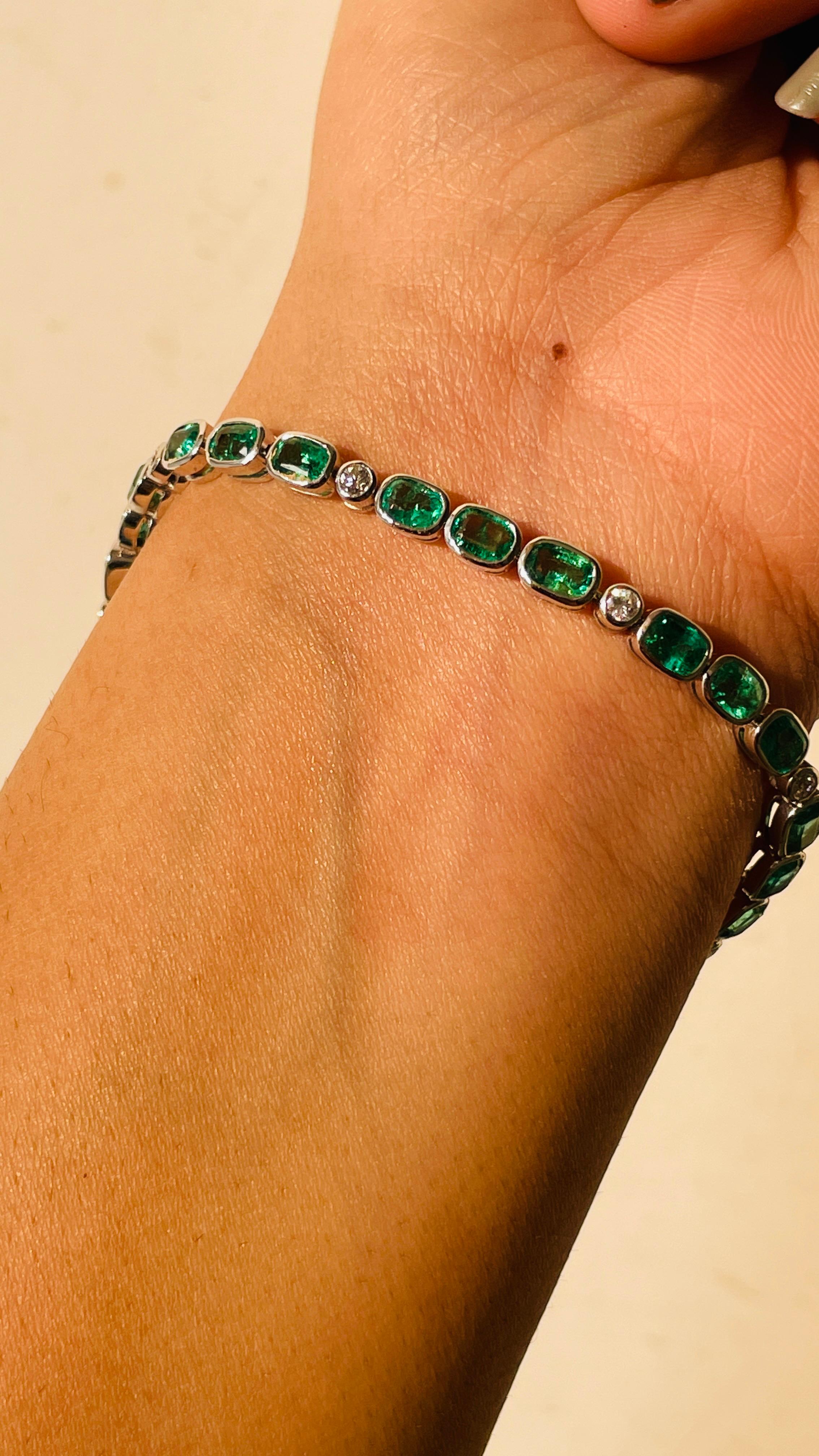 11.25 Carat Emerald and Diamond Cushion Cut Bracelet in 18K Solid White Gold For Sale 3