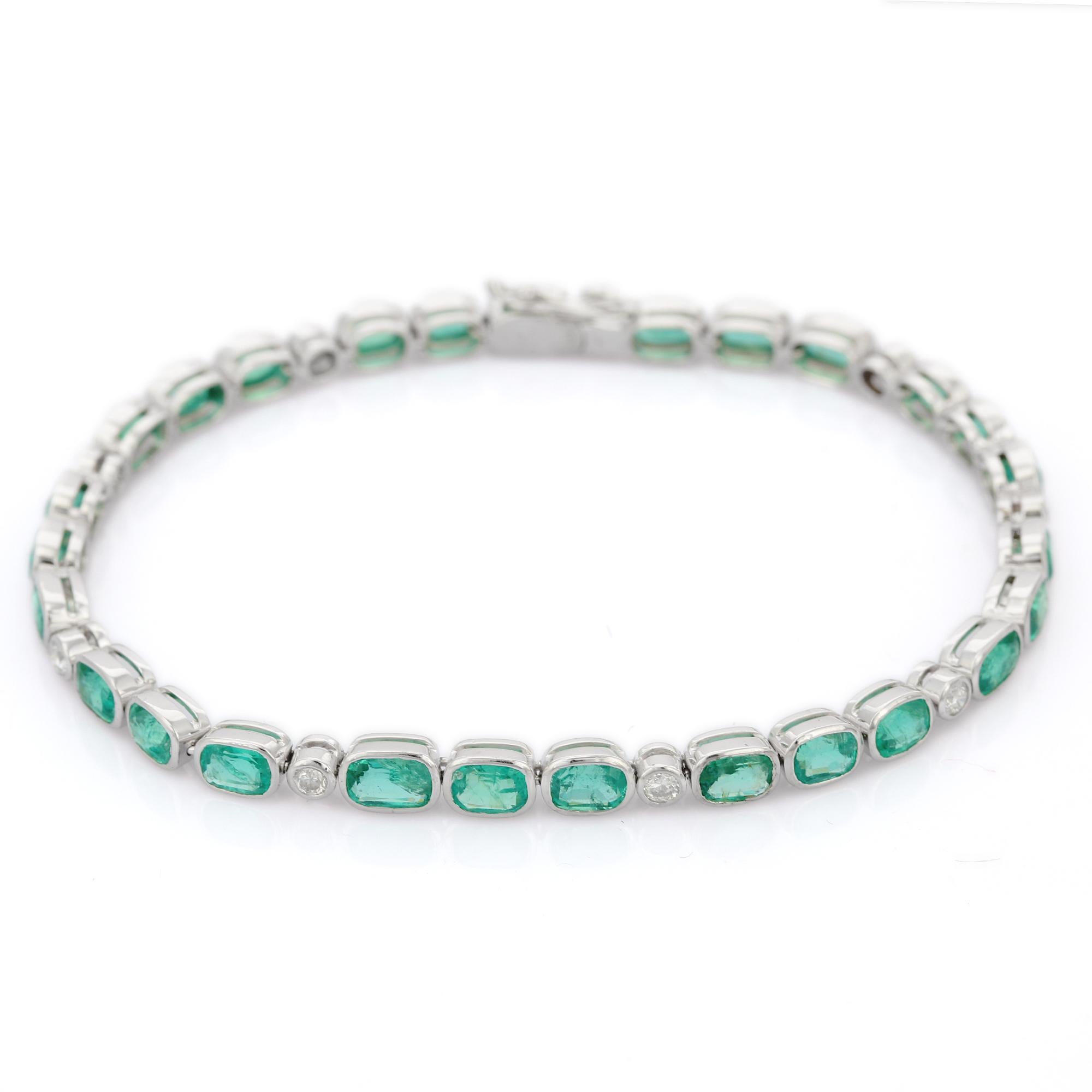 11.25 Carat Emerald and Diamond Cushion Cut Bracelet in 18K Solid White Gold  For Sale 4