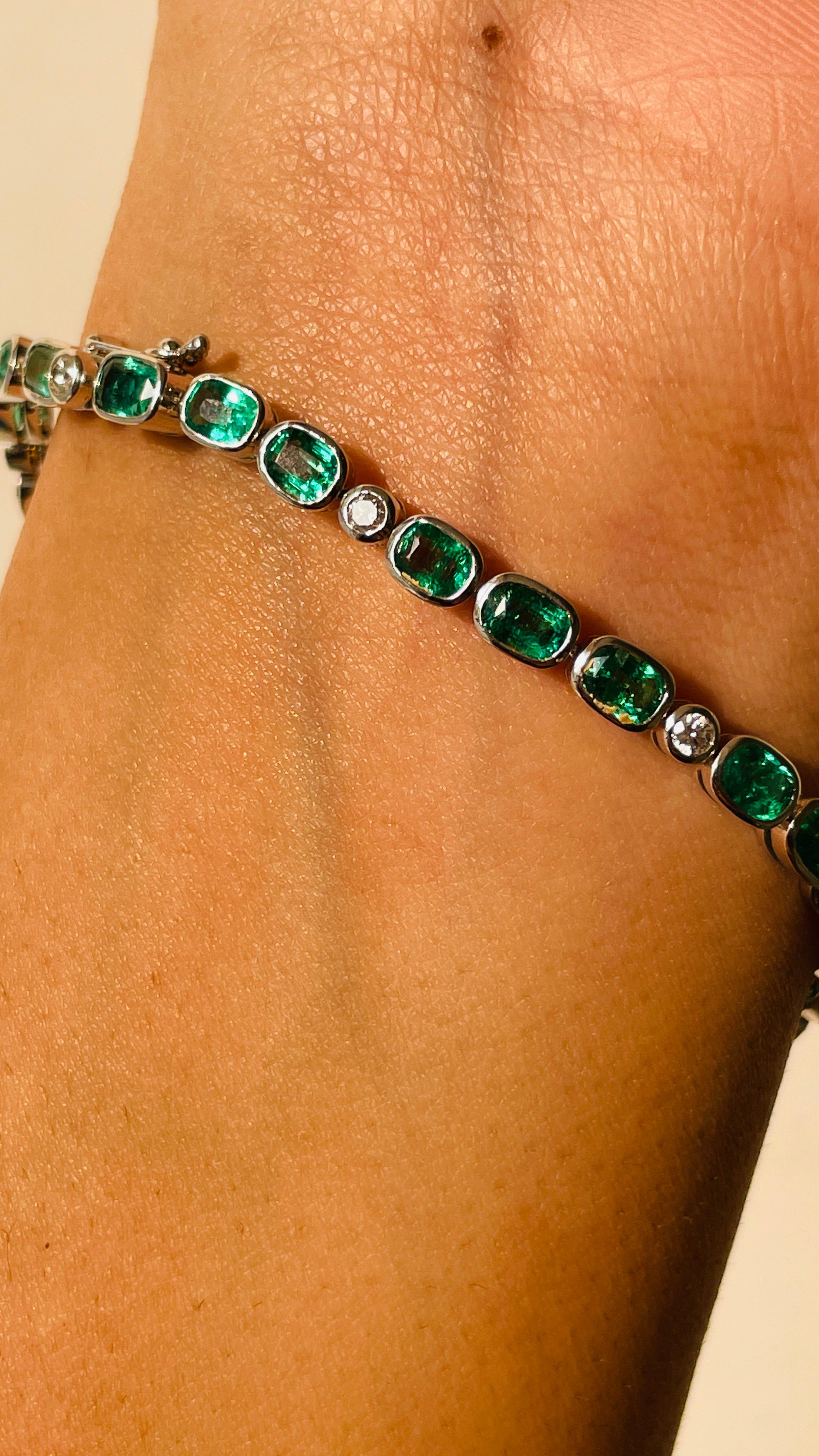 11.25 Carat Emerald and Diamond Cushion Cut Bracelet in 18K Solid White Gold For Sale 5