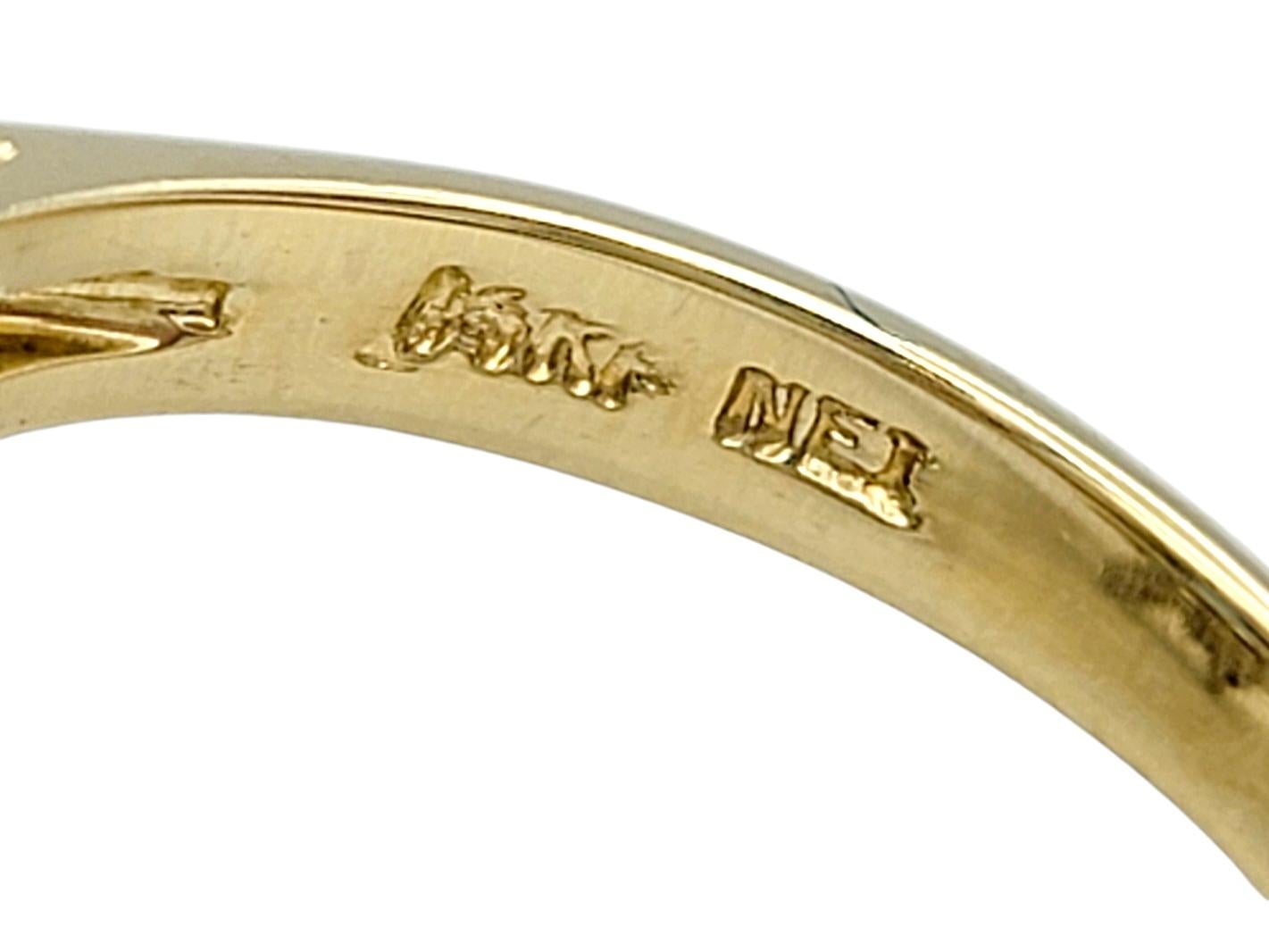De las mujeres Anillo de Cóctel de Topacio Azul de Corte Oval de 11,25 Quilates con Halo de Diamantes en Oro de 14 Kilates en venta