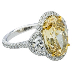 11.25 Carat Oval Statement Fancy Yellow 18K Gold Rare Fancy-Color Splendour