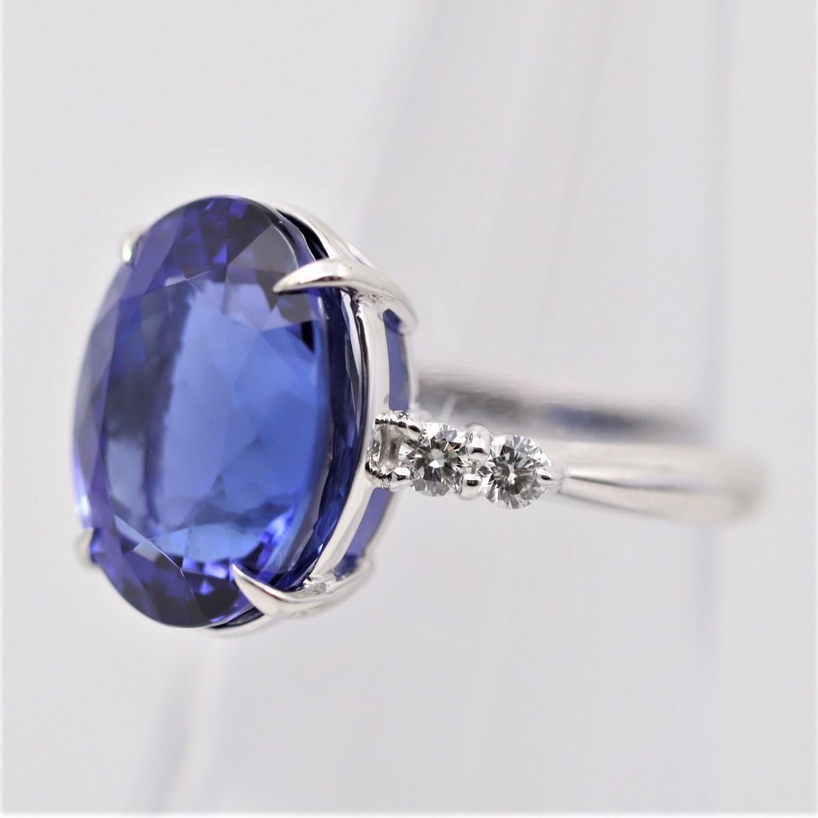 Platinring mit 11.25 Karat Tansanit und Diamant (Ovalschliff) im Angebot