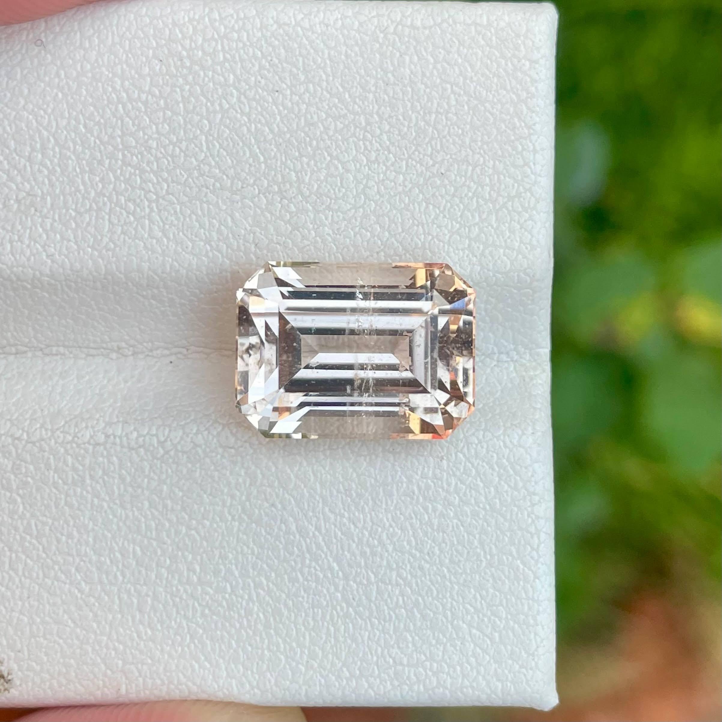  11.25 Carats Loose Topaz Stone Emerald Cut Natural Pakistani Gemstone In New Condition For Sale In Bangkok, TH