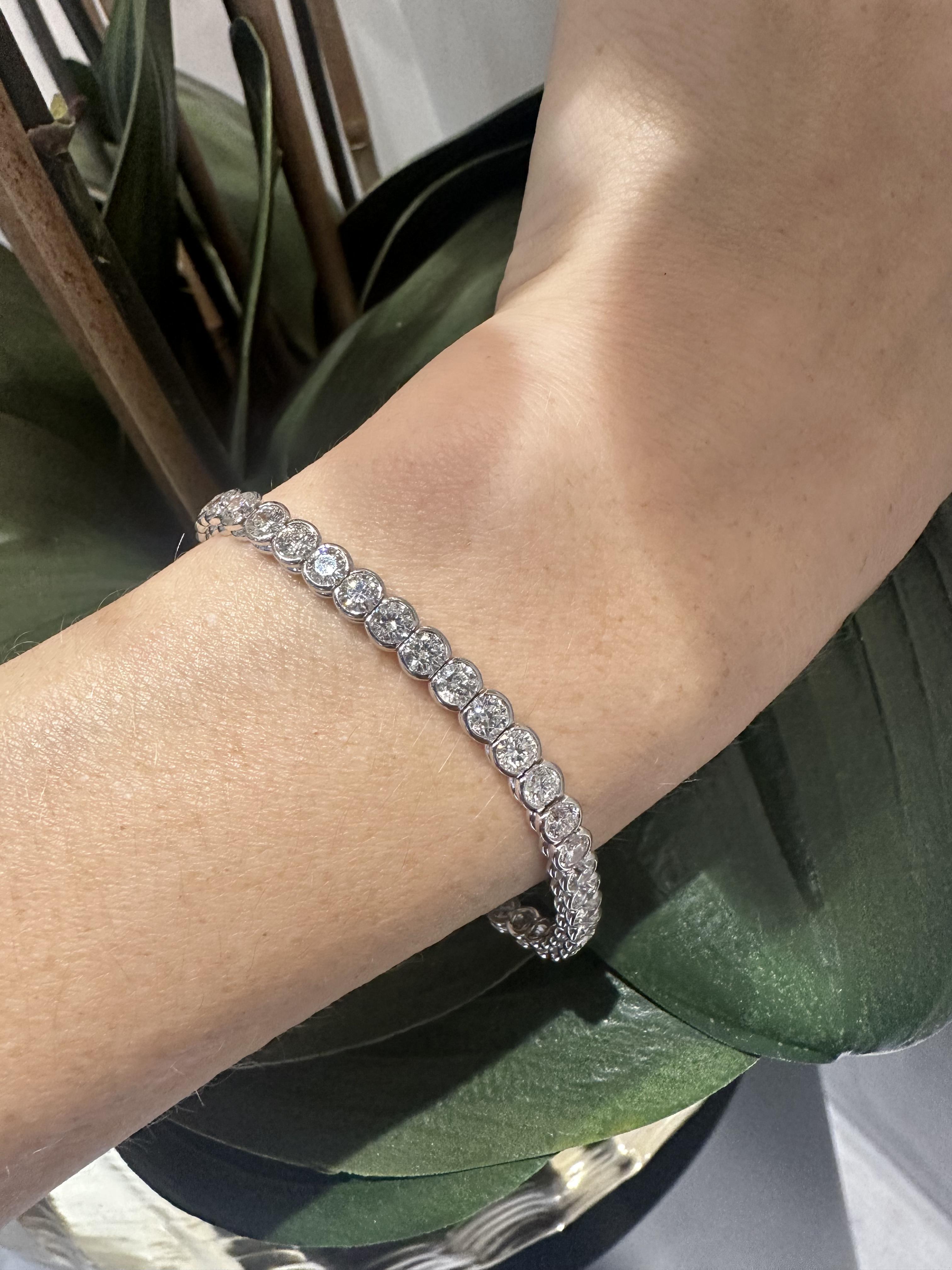 Taille brillant Bracelet de tennis 11,25 ct avec lunette et diamant en vente