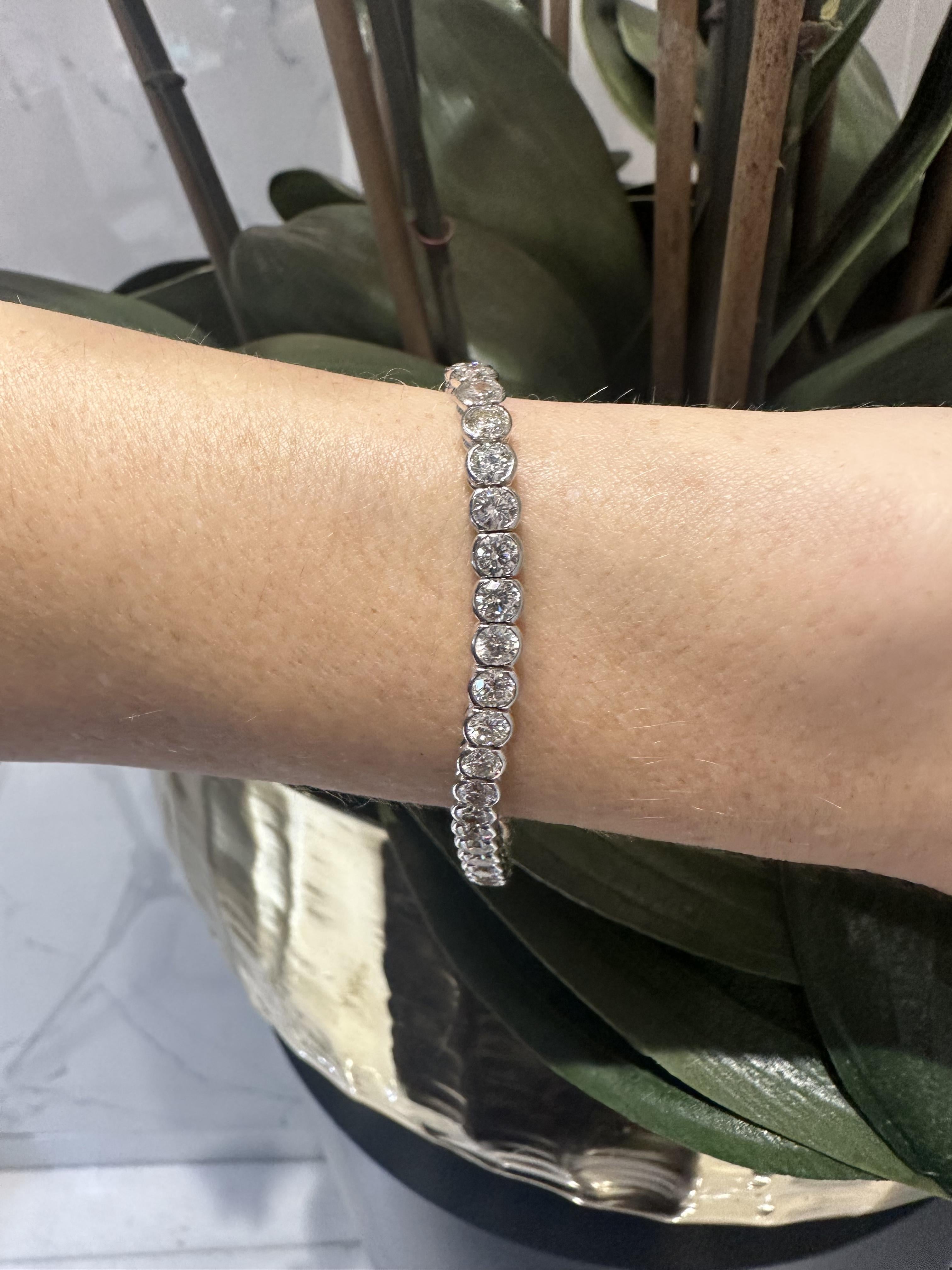 Bracelet de tennis 11,25 ct avec lunette et diamant Bon état - En vente à Miami, FL