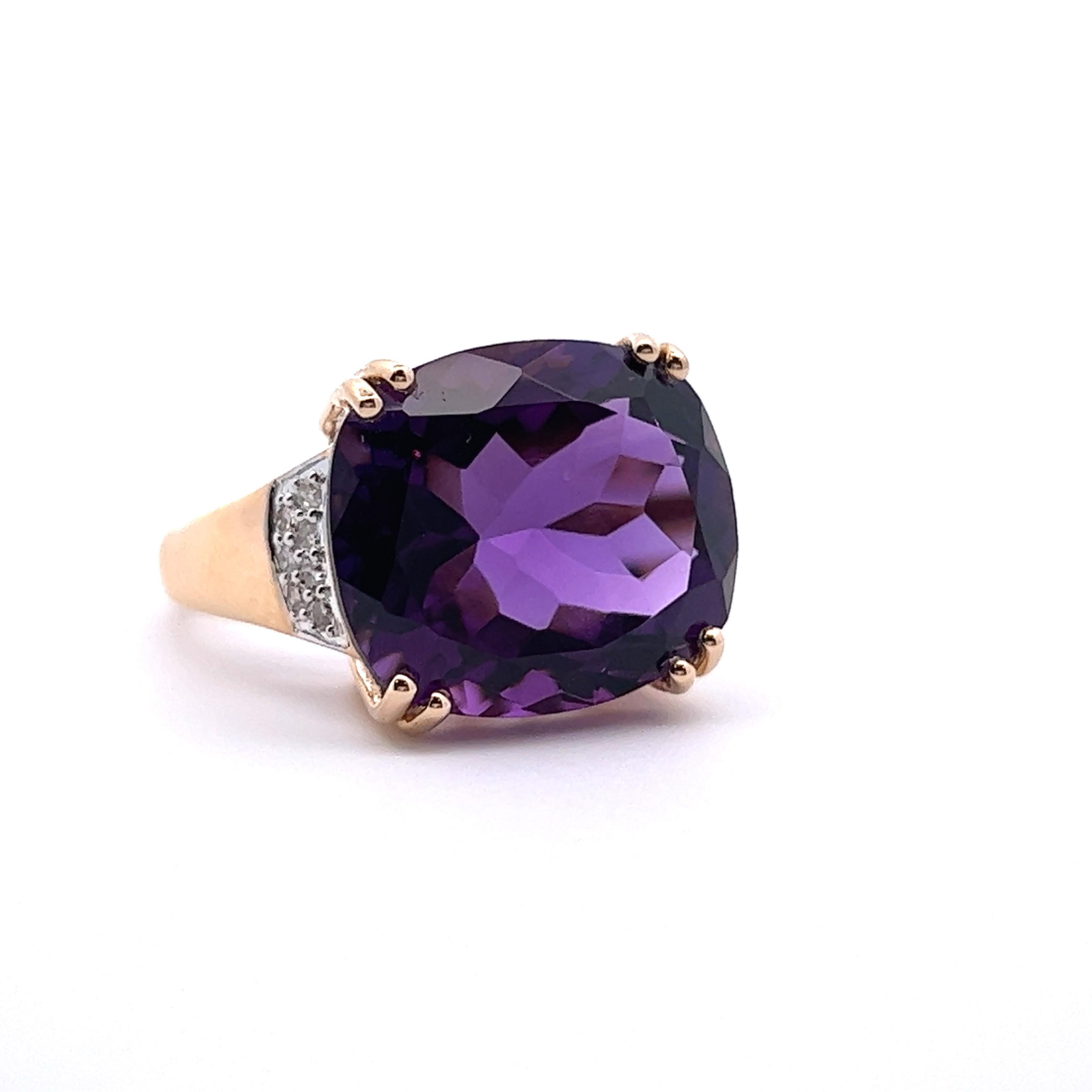 Cushion Cut 11.25ct Natural Amethyst & Diamond Ring 14kt Yellow Gold For Sale