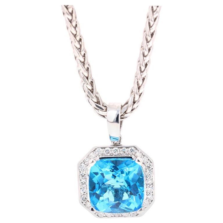 Pendentif en or blanc 14 carats avec chaîne et diamants avec topaze bleue de 11,26 carats