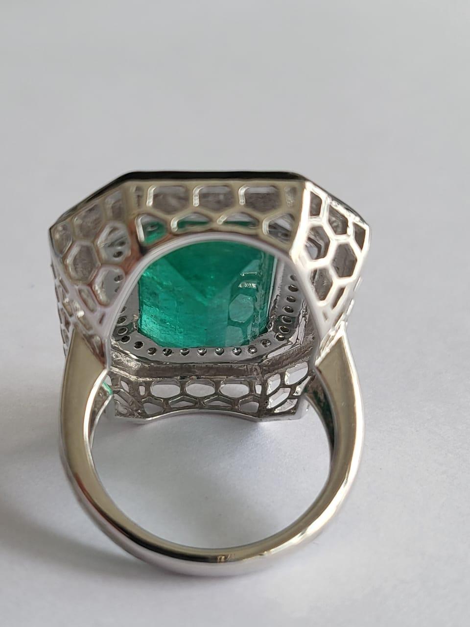 Art Deco 11.26 Carats, Natural Zambian Emerald, Black Enamel & Diamonds Cocktail Ring For Sale
