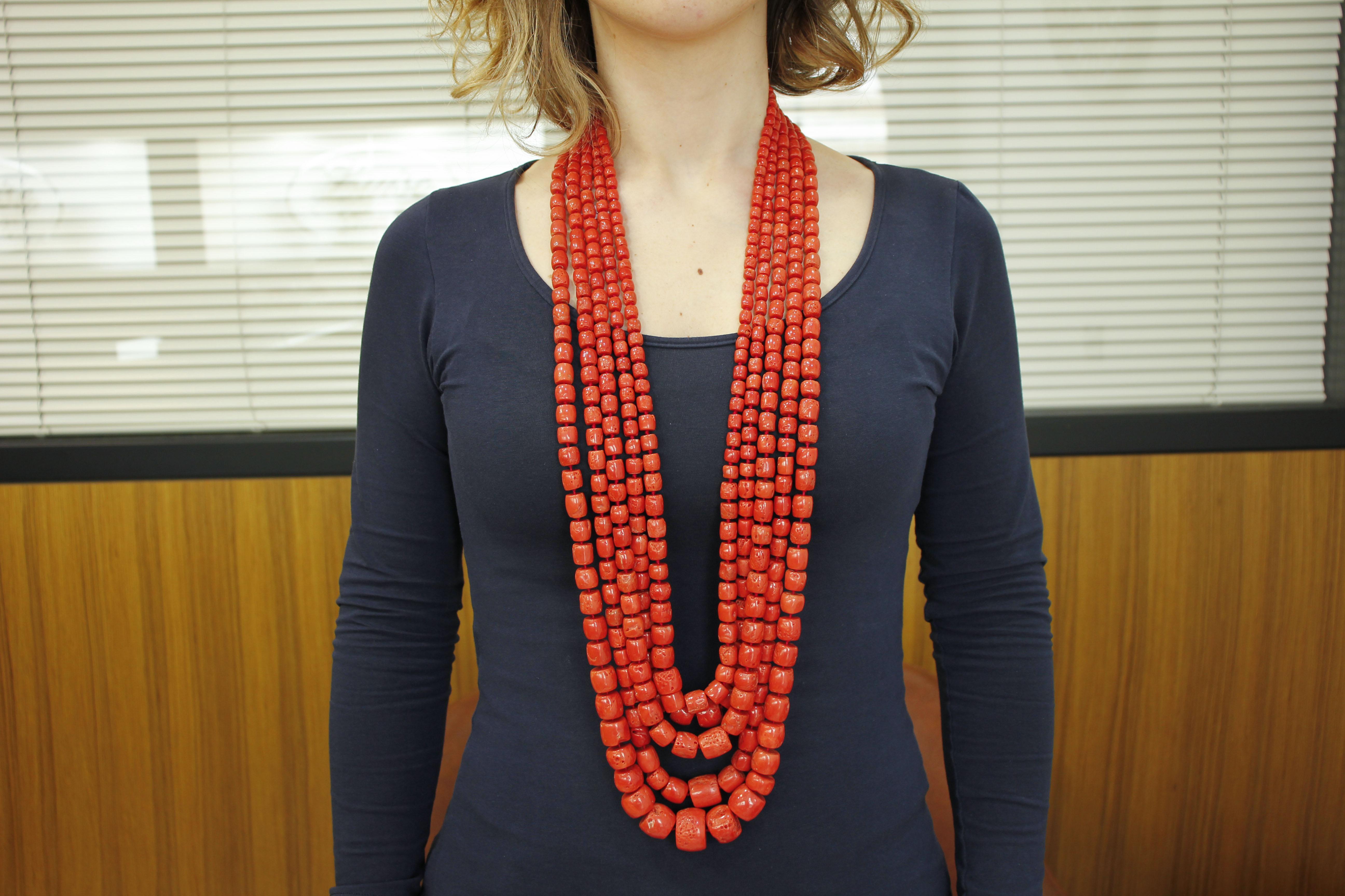 112.7 g Big Red Coral Beaded Long Necklace In Excellent Condition In Marcianise, Marcianise (CE)