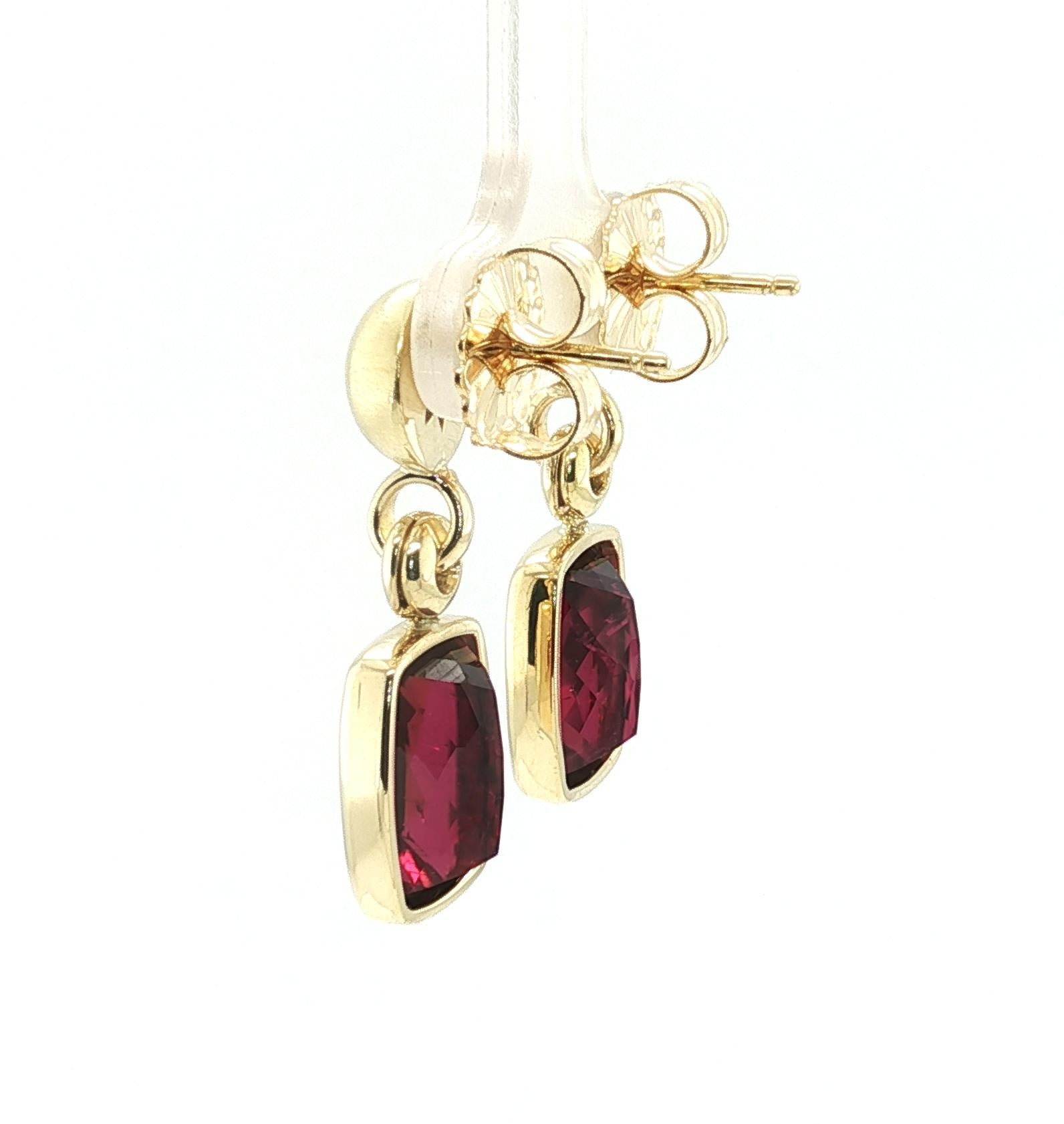 11.28 Carat Total Cushion Rubellite Tourmaline and Diamond Drop Earrings (Kunsthandwerker*in) im Angebot