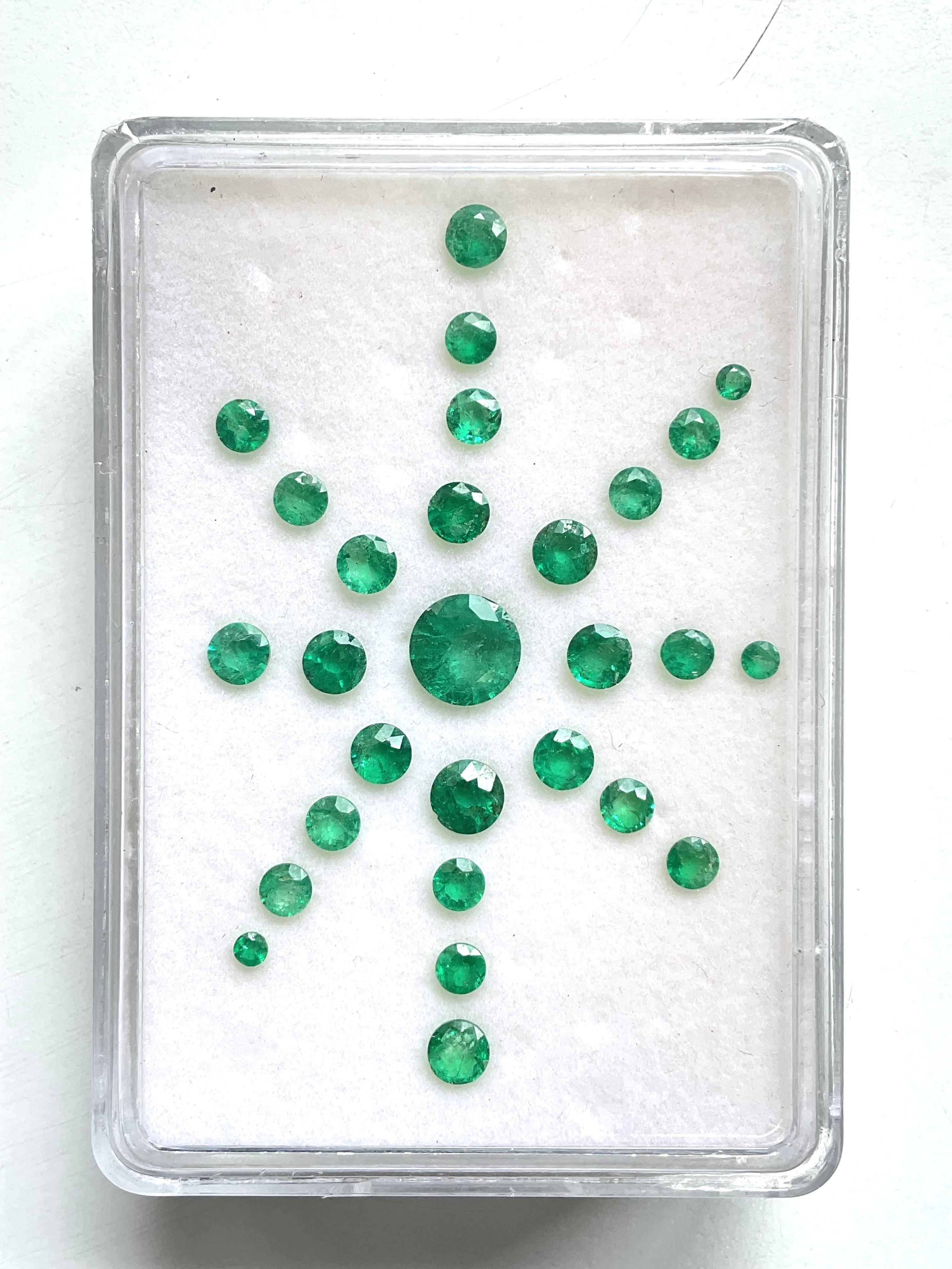Art déco Pierre naturelle de taille ronde émeraude de Colombie de 11.28 carats, origine colombienne en vente