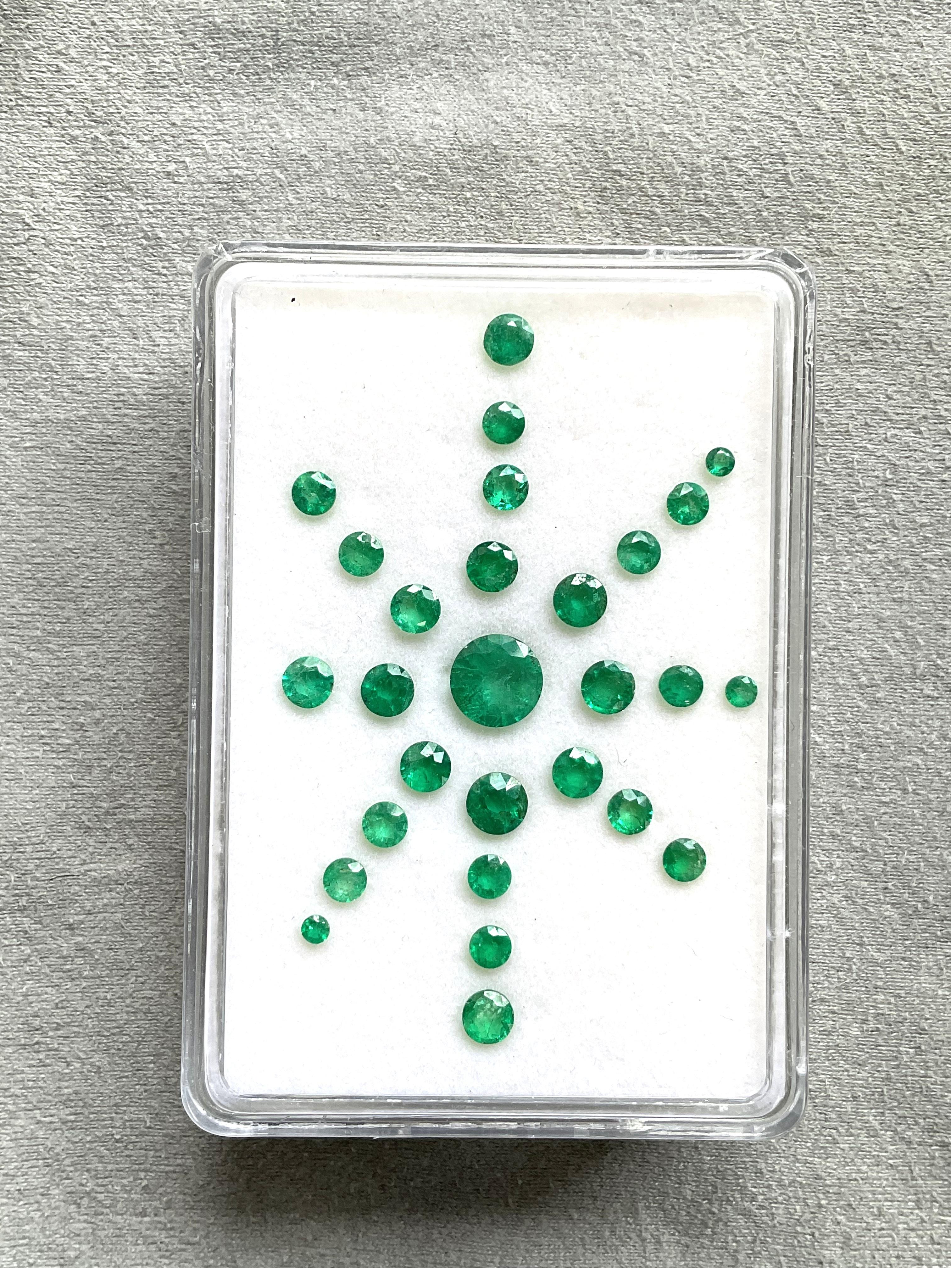 Taille ronde Pierre naturelle de taille ronde émeraude de Colombie de 11.28 carats, origine colombienne en vente