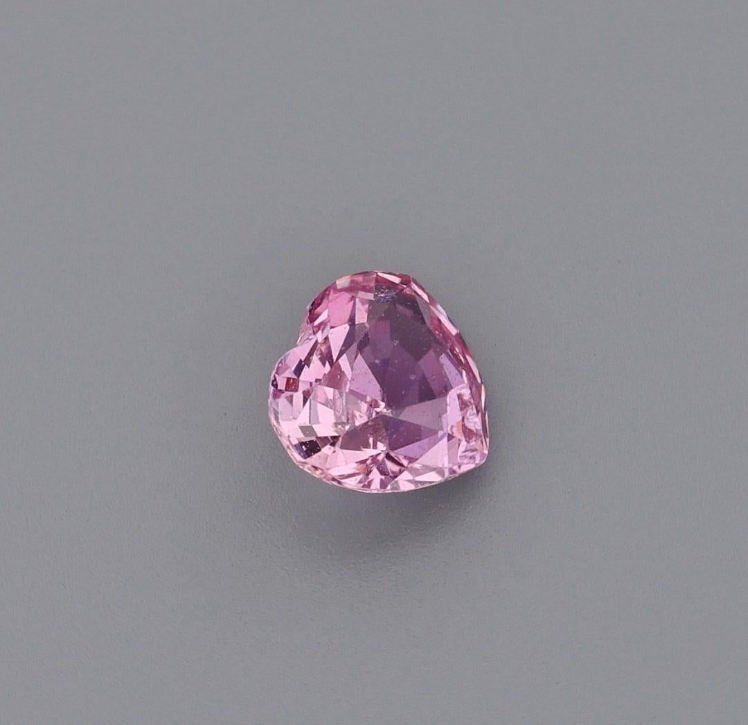 Certified 1.12ct Natural Vivid Pink Sapphire Unheated Gemstone Ring Gemstone For Sale 4
