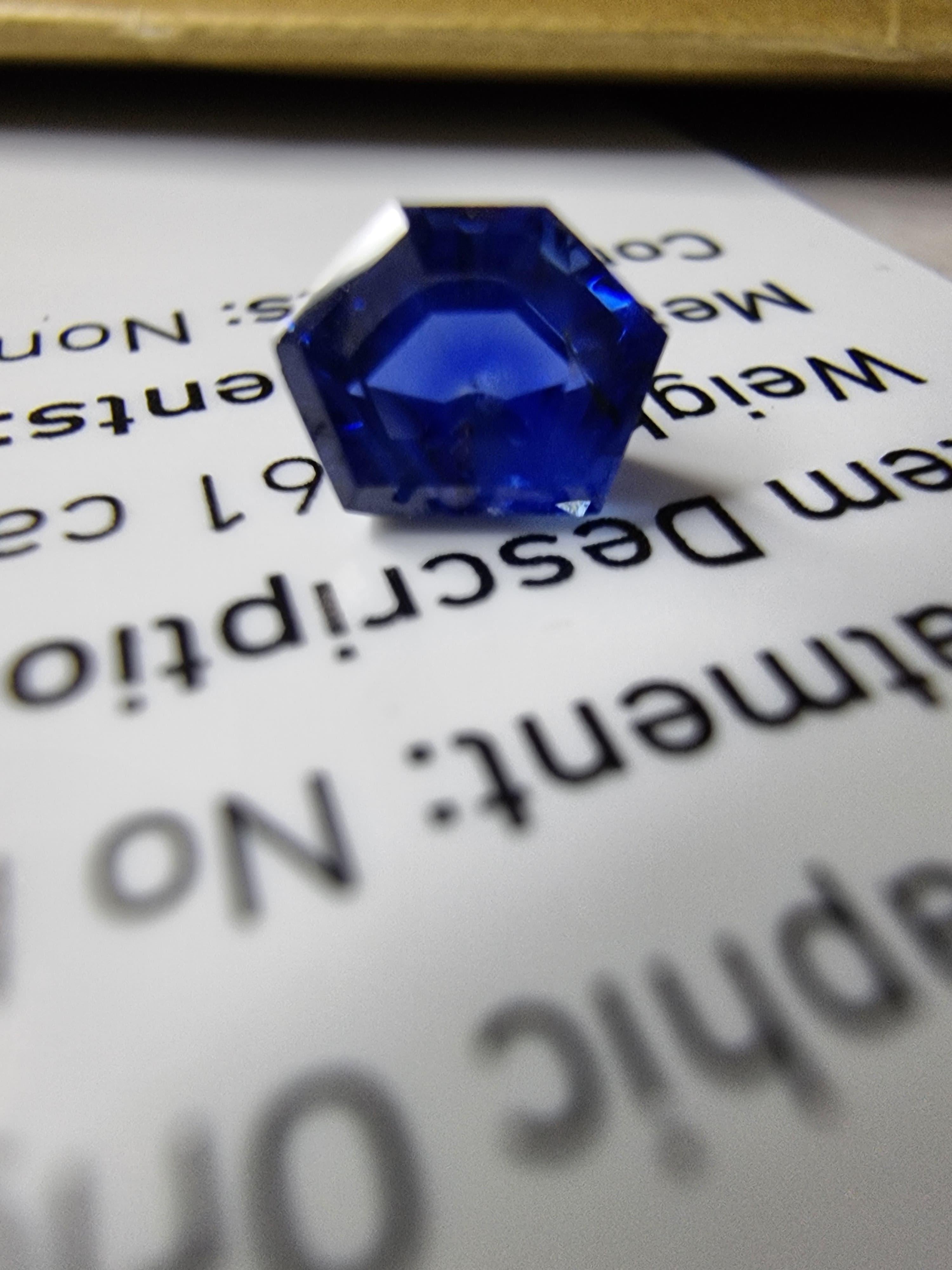 Modern 1.12ct Pentagon Blue Sapphire For Sale